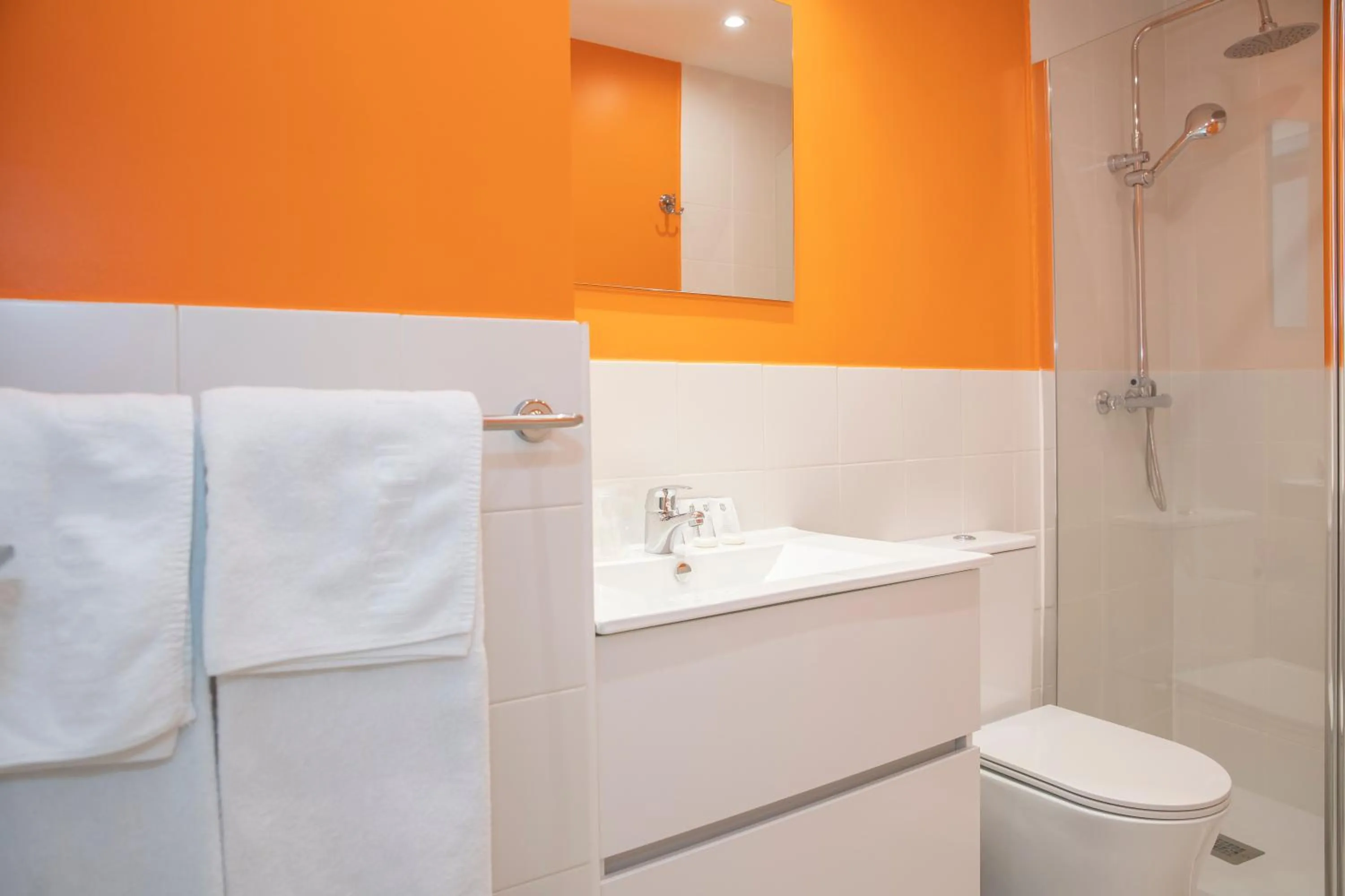 Bathroom in Hostal Montaloya