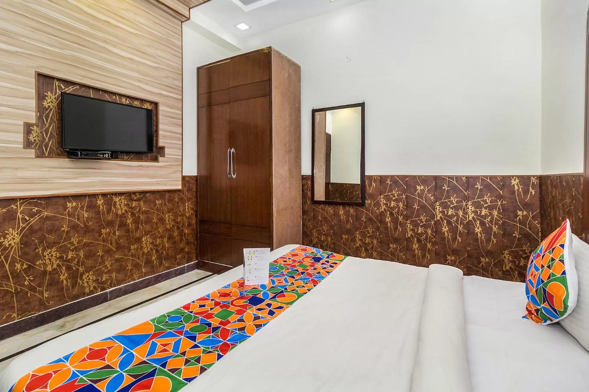 Bed in FabHotel Jindal Palace