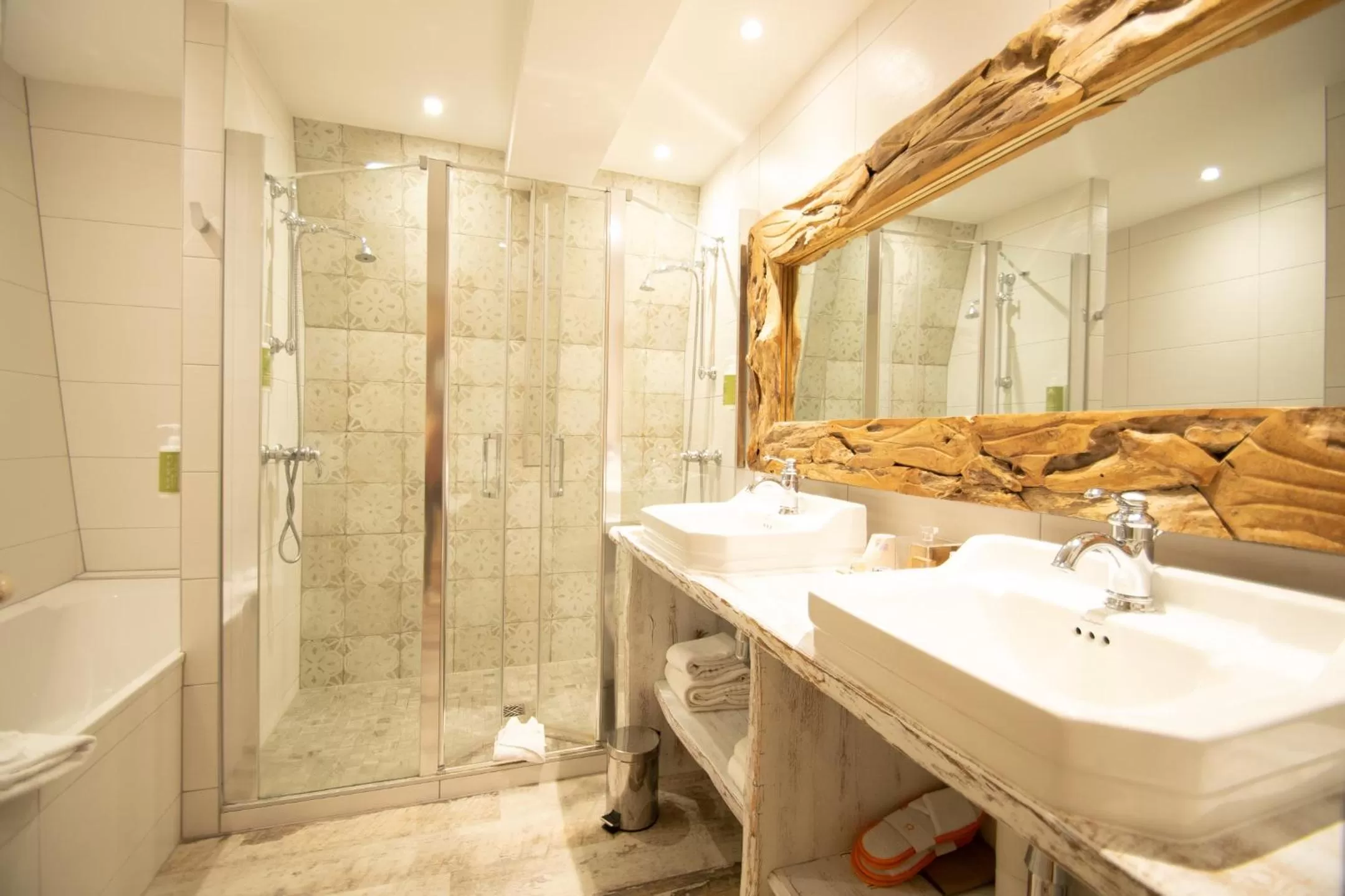 Shower in Hotel Beaucour