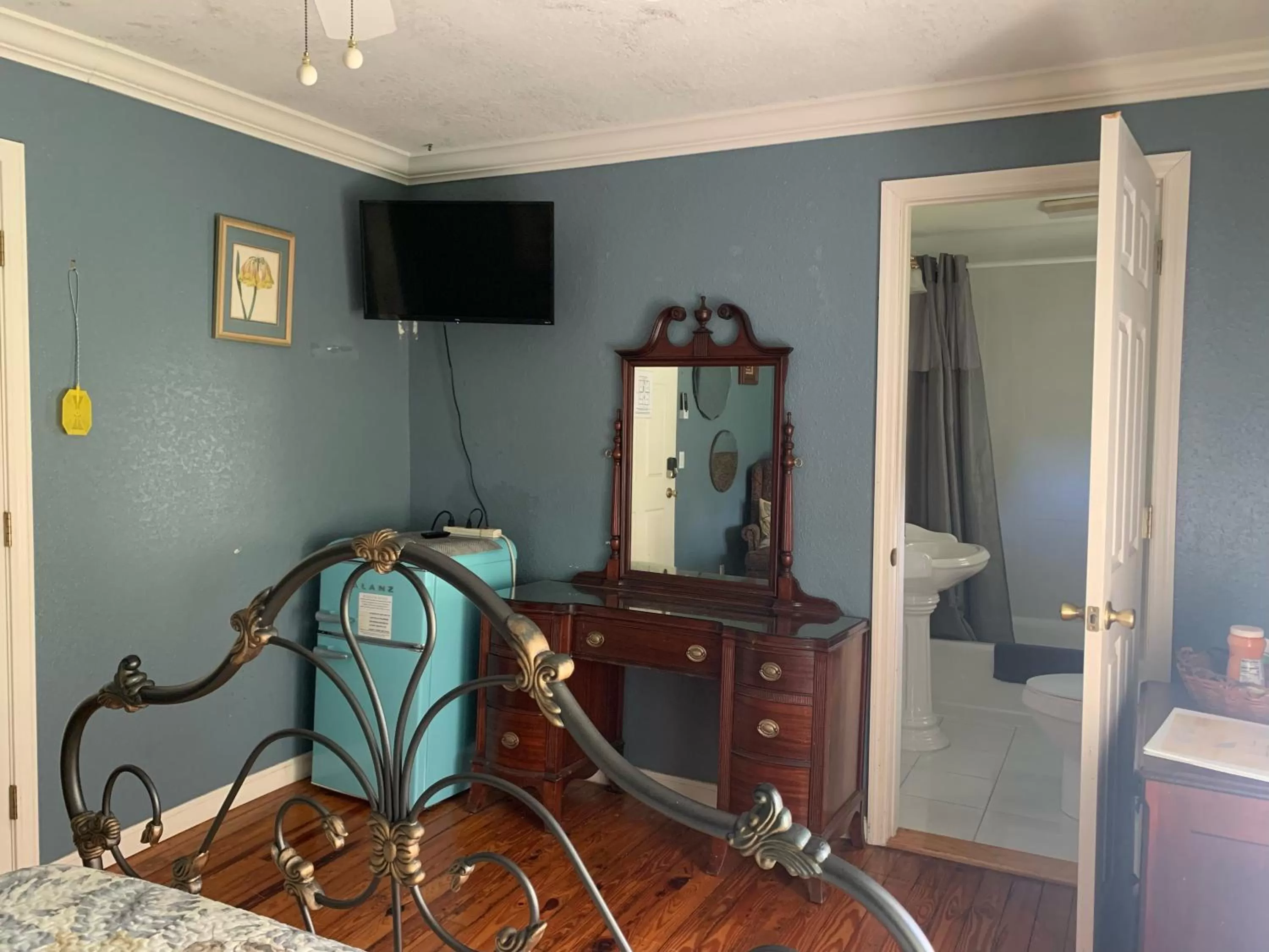 Photo of the whole room in Nature Coast Inn & Cottages