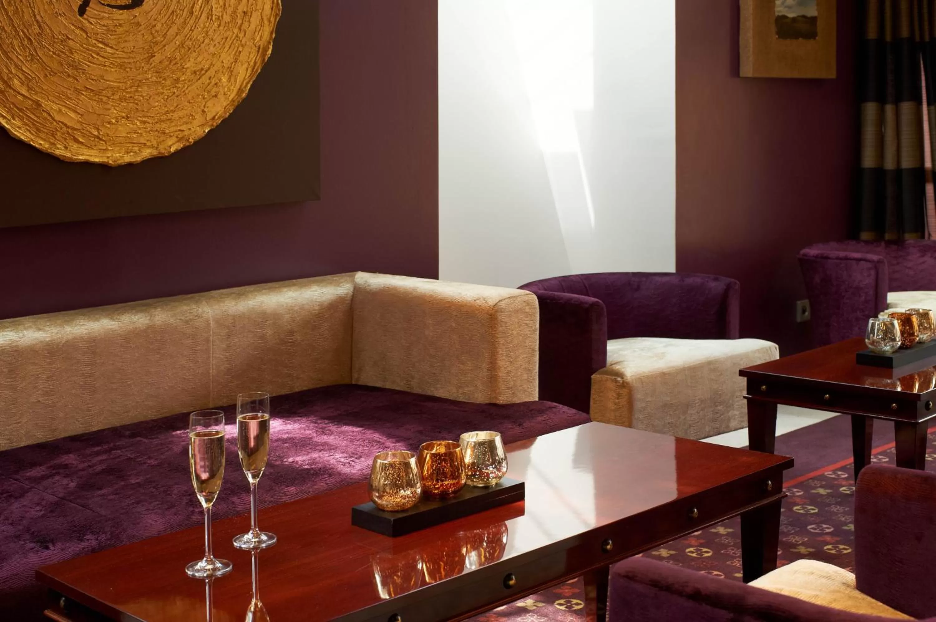 Lounge or bar in Hostellerie Des Châteaux & Spa