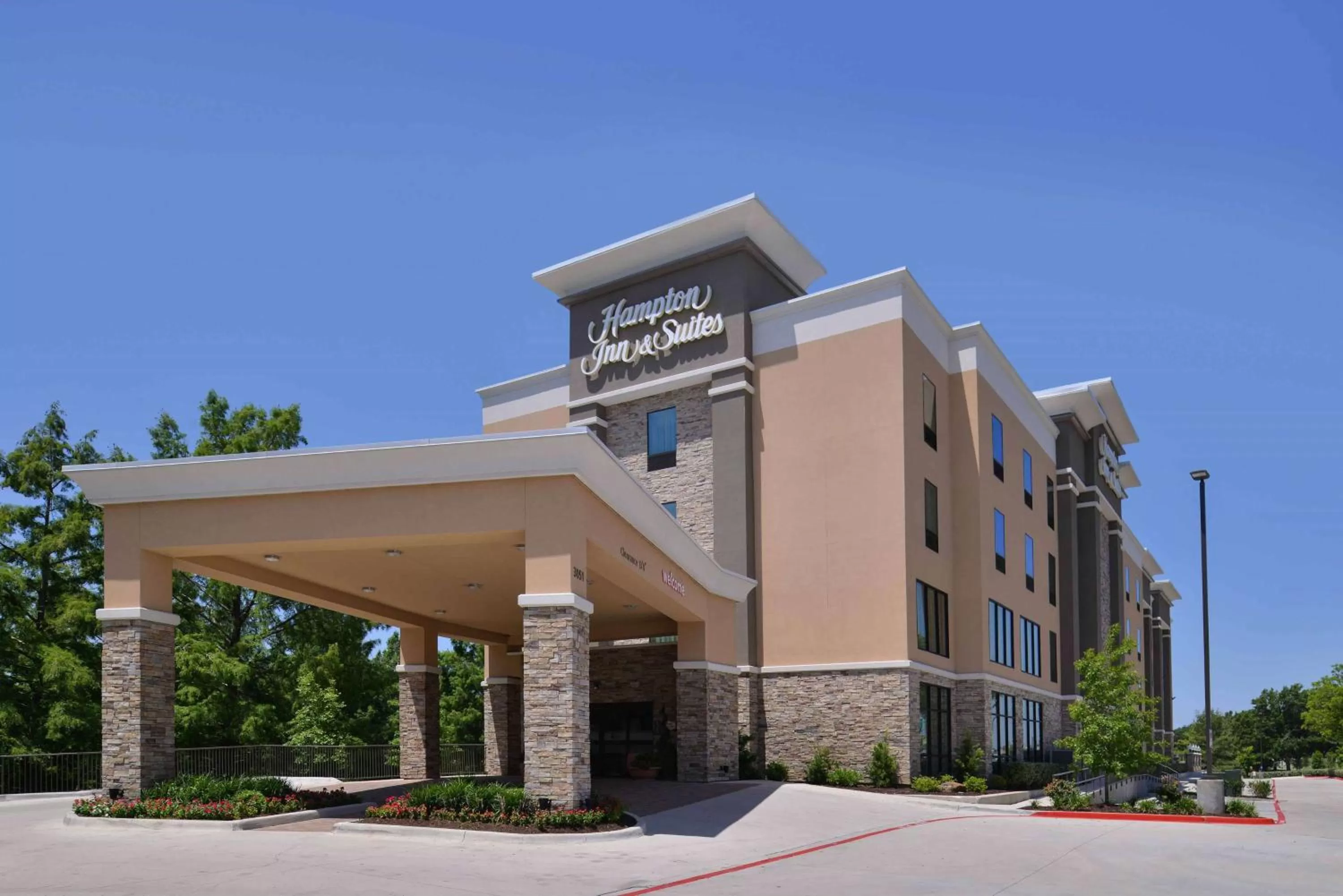 Property building in Hampton Inn & Suites Dallas Market Center