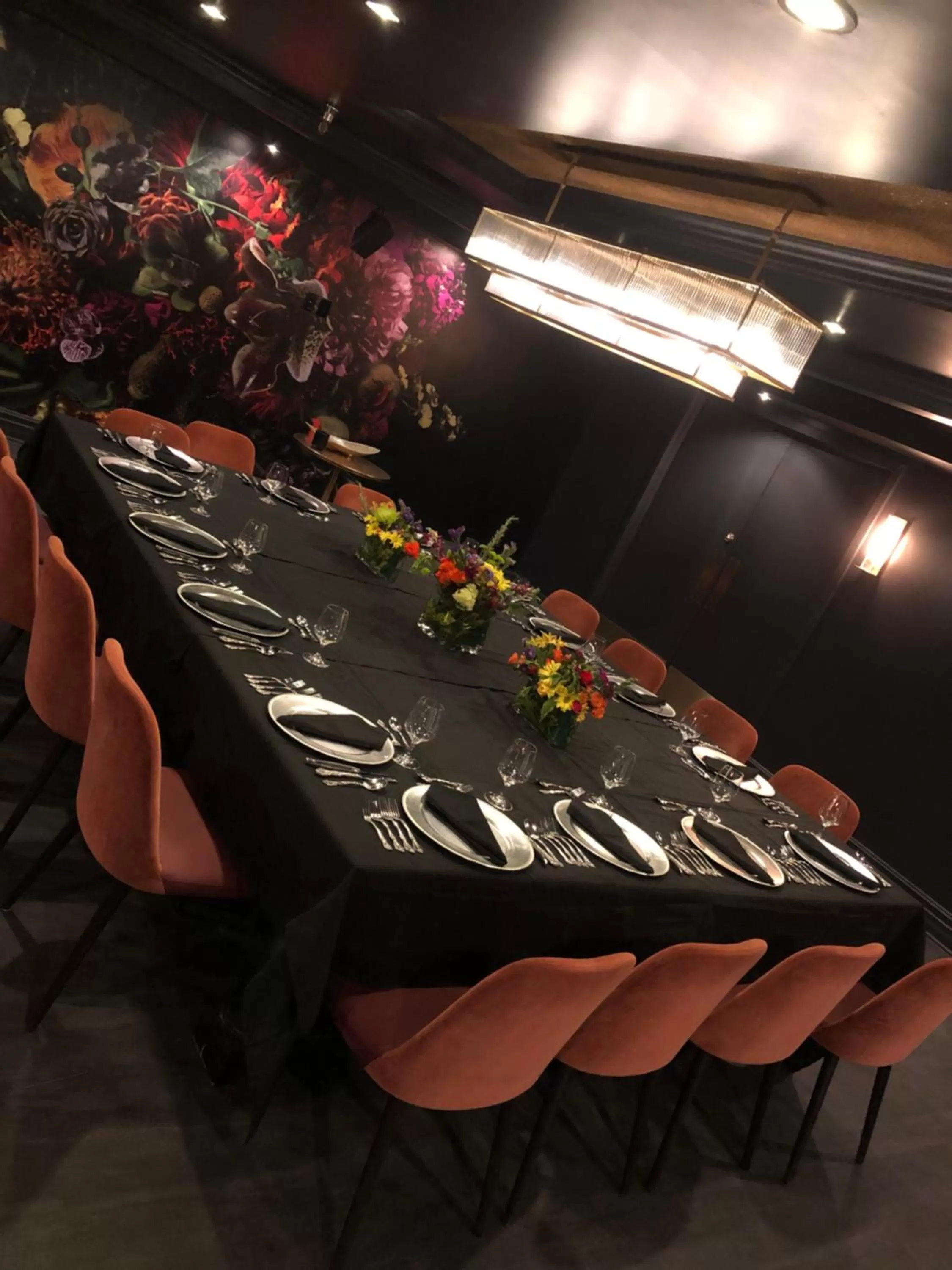 Restaurant/places to eat in Hotel Deco