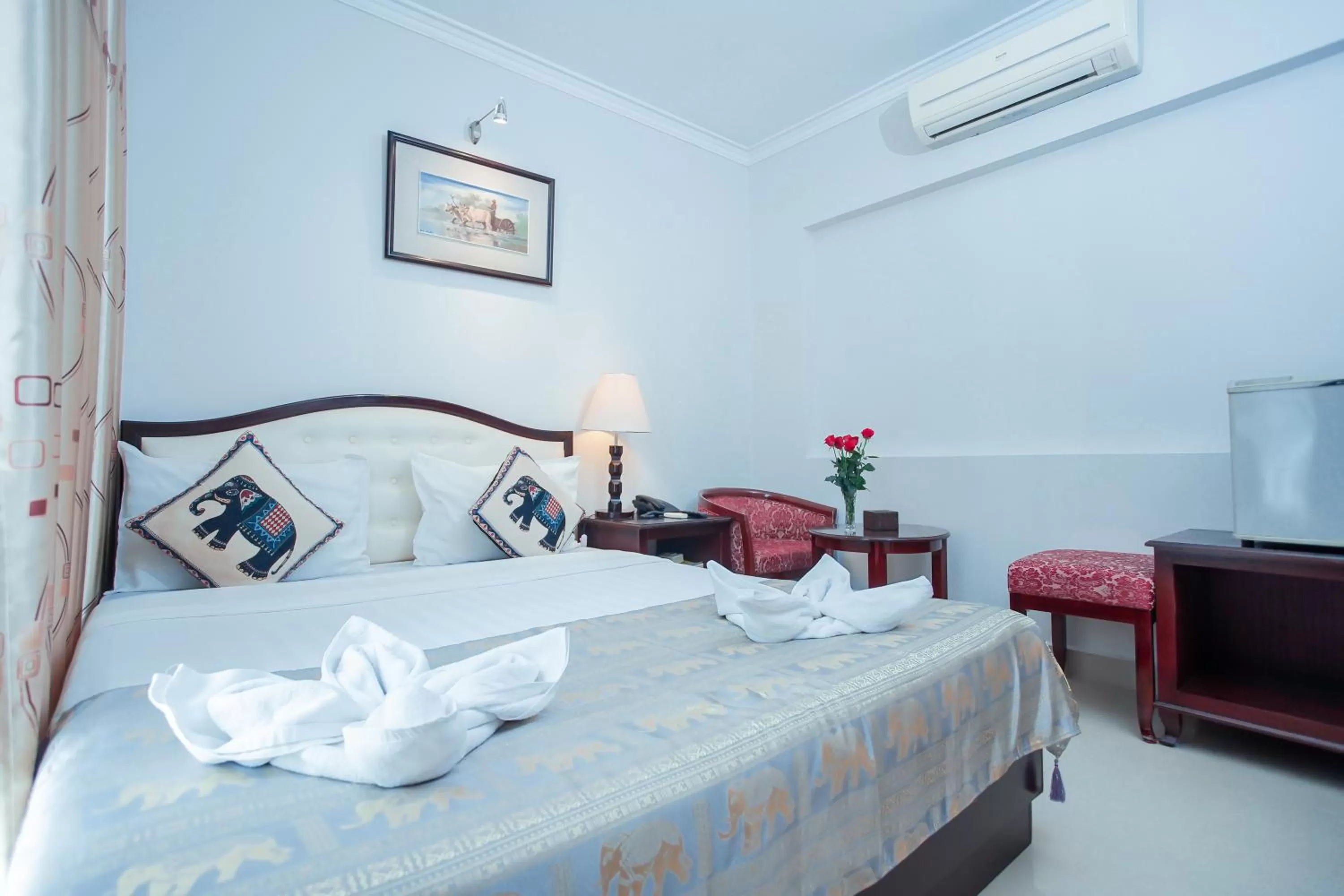 Bed in Silver Mounts Hotel