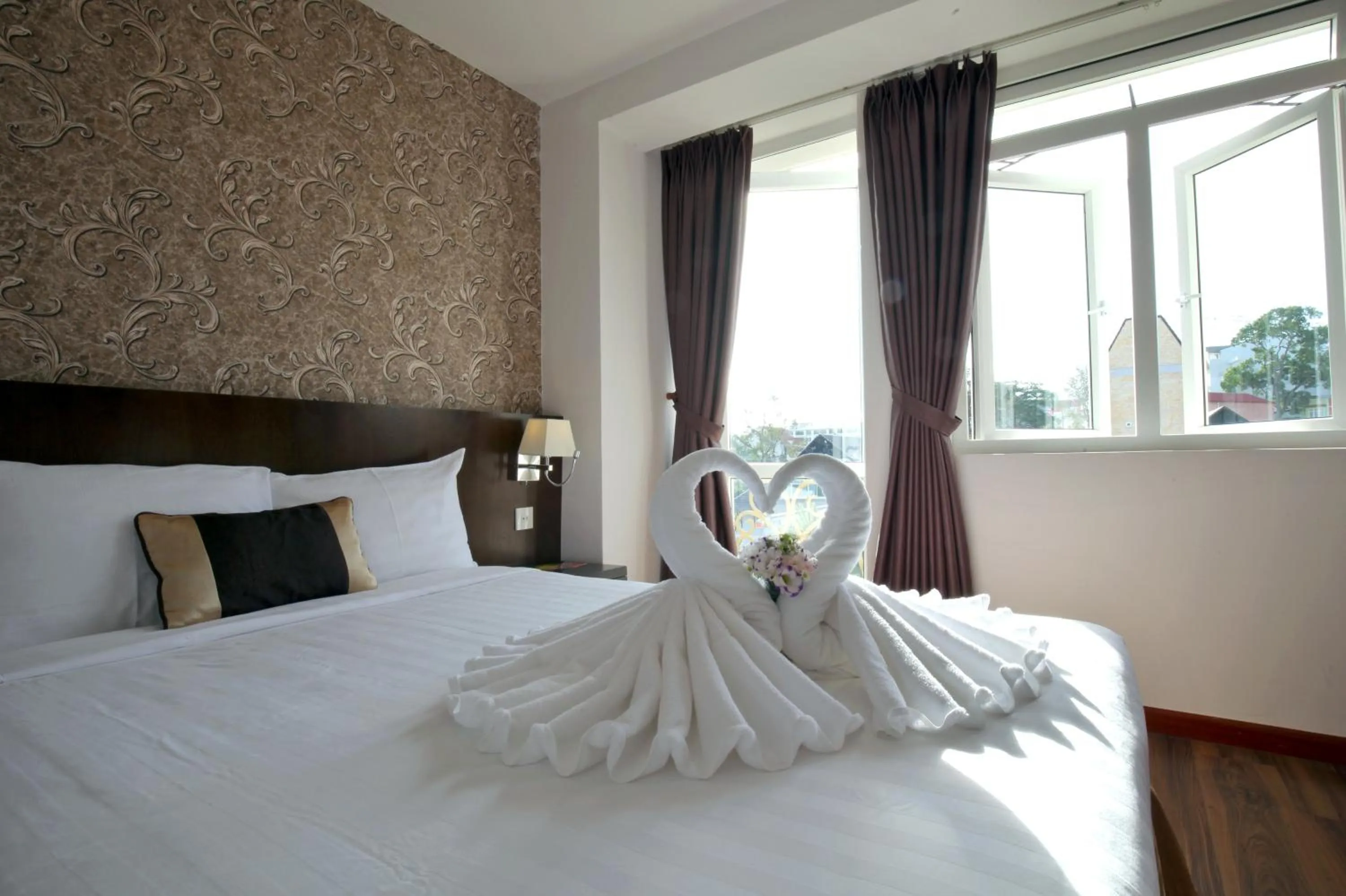 TV and multimedia, Bed in Kings Hotel Dalat