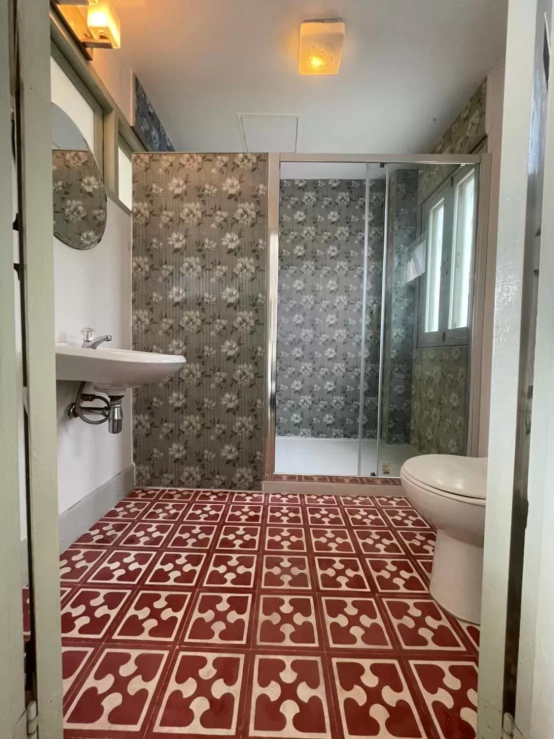 Shower in Villa Duangchampa