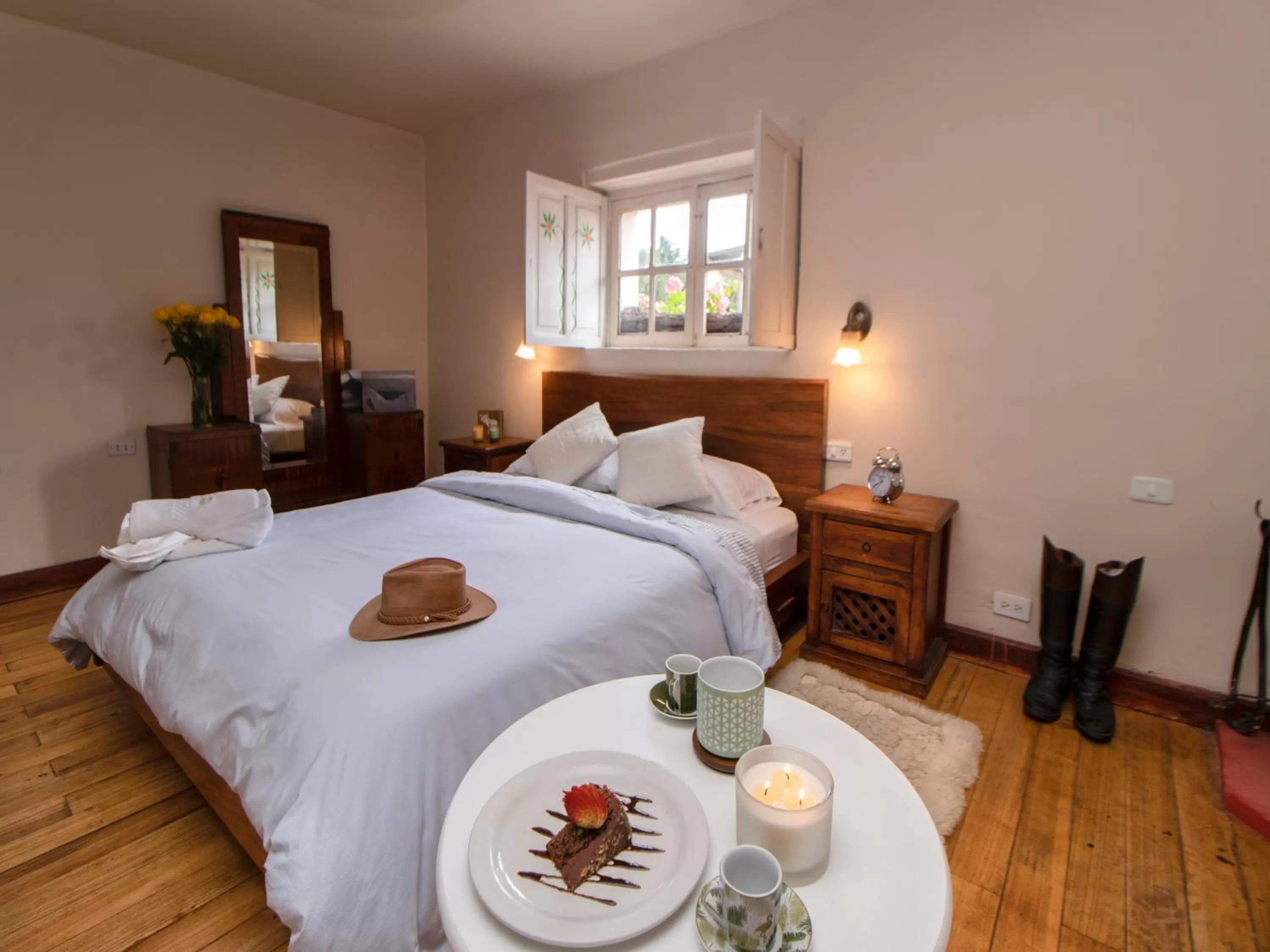 Bed in Hosteria Papagayo Cotopaxi