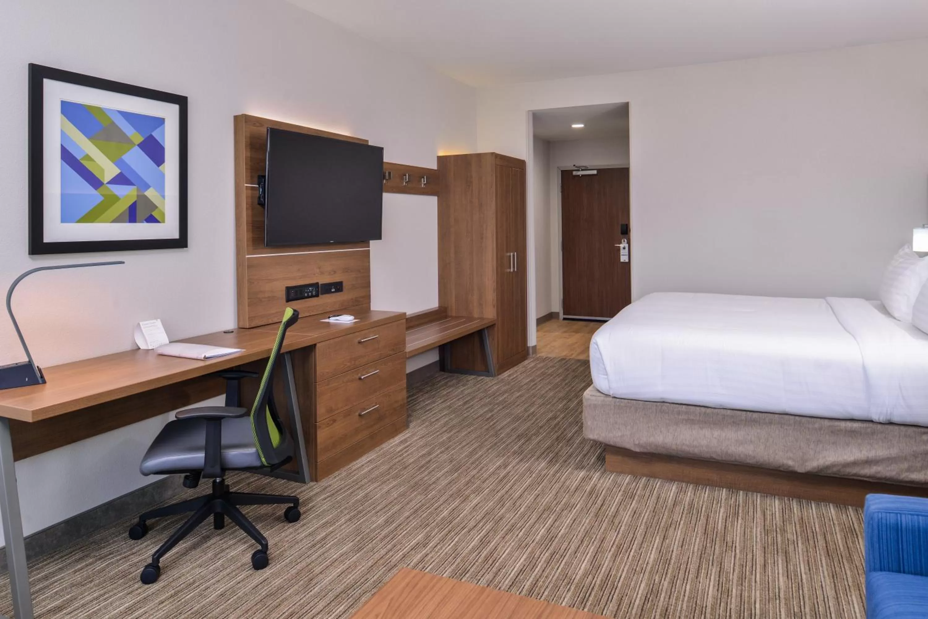 Photo of the whole room, Bed in Holiday Inn Express & Suites - Siloam Springs by IHG