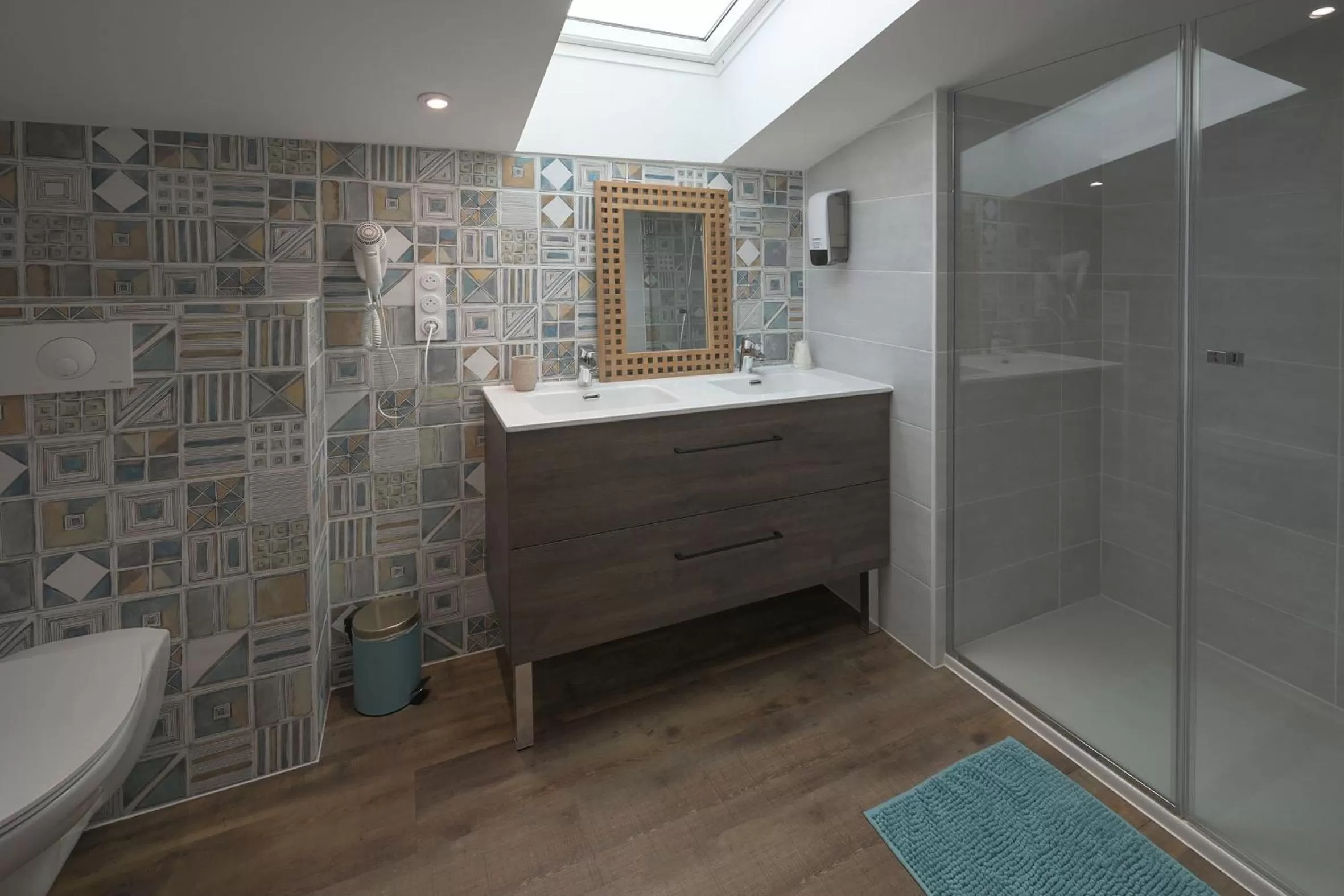 Shower in Hotel De La Croisée