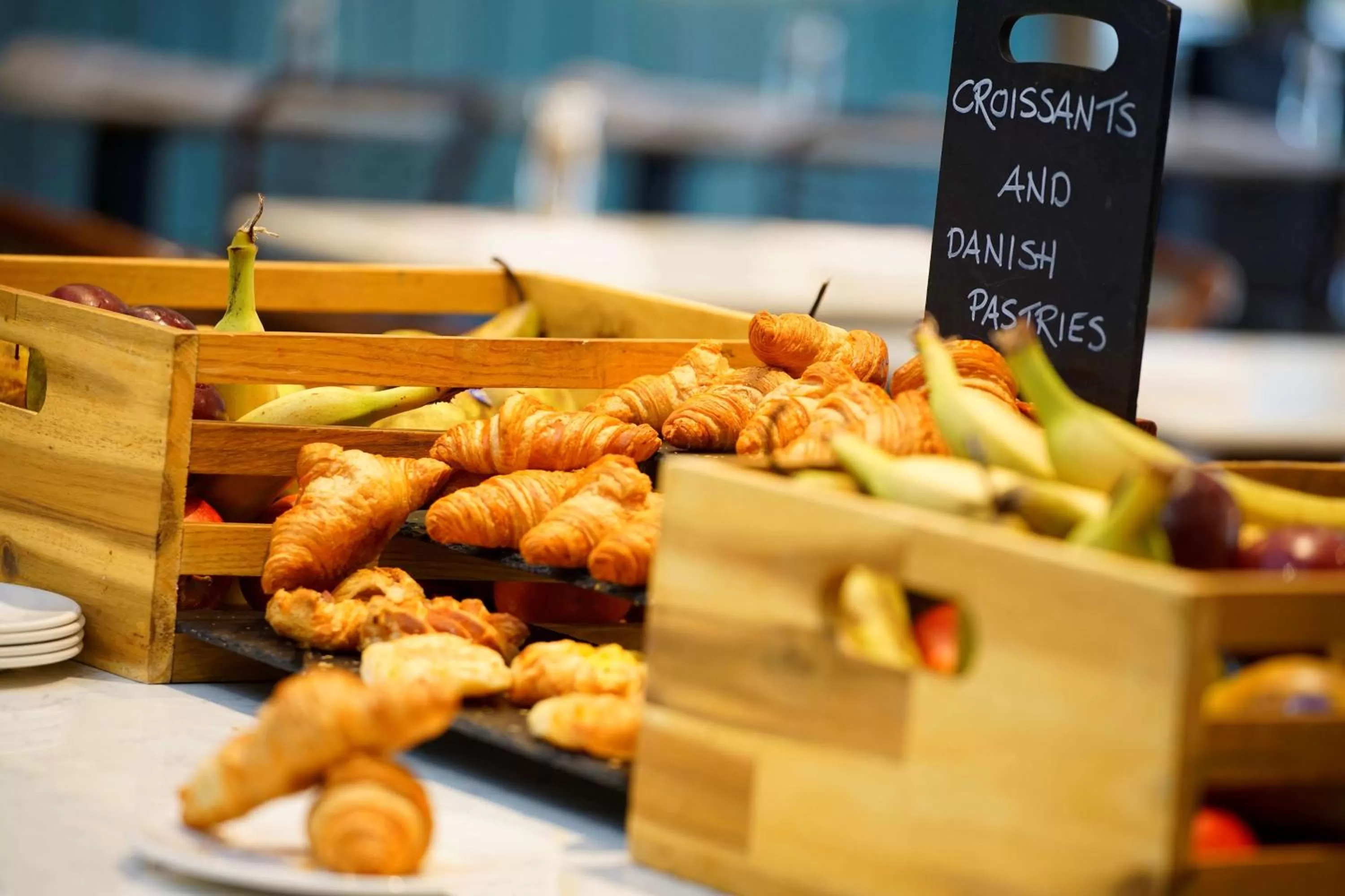 Restaurant/places to eat in Cresta Court Hotel