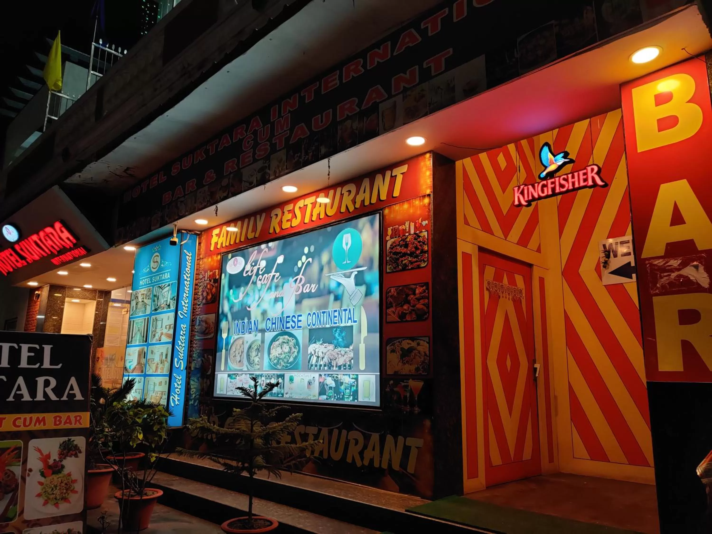 Restaurant/places to eat in Hotel Suktara International