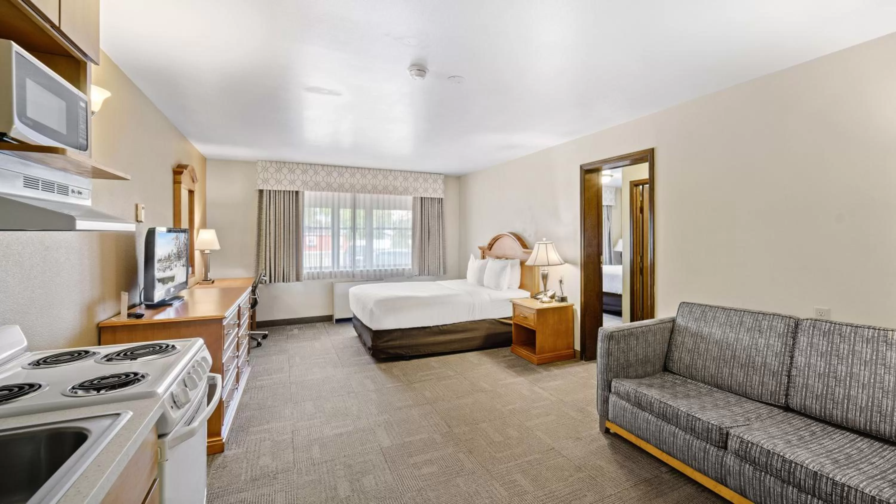 VIP, Bed in Clarion Hotel & Suites Fairbanks near Ft Wainwright