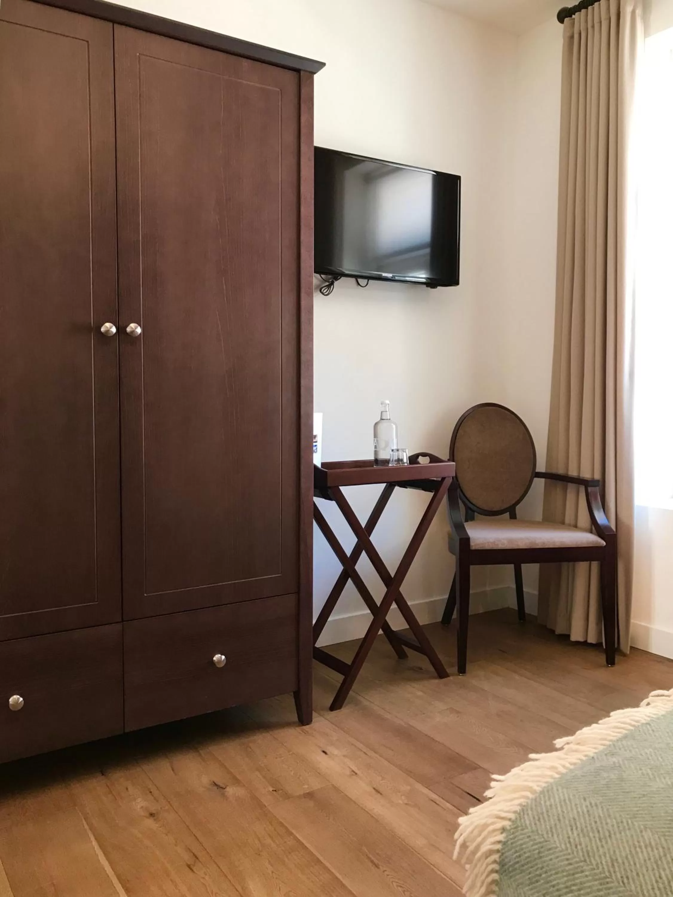 Photo of the whole room in Boutique-Hotel Garni Bellevue Davos Wiesen