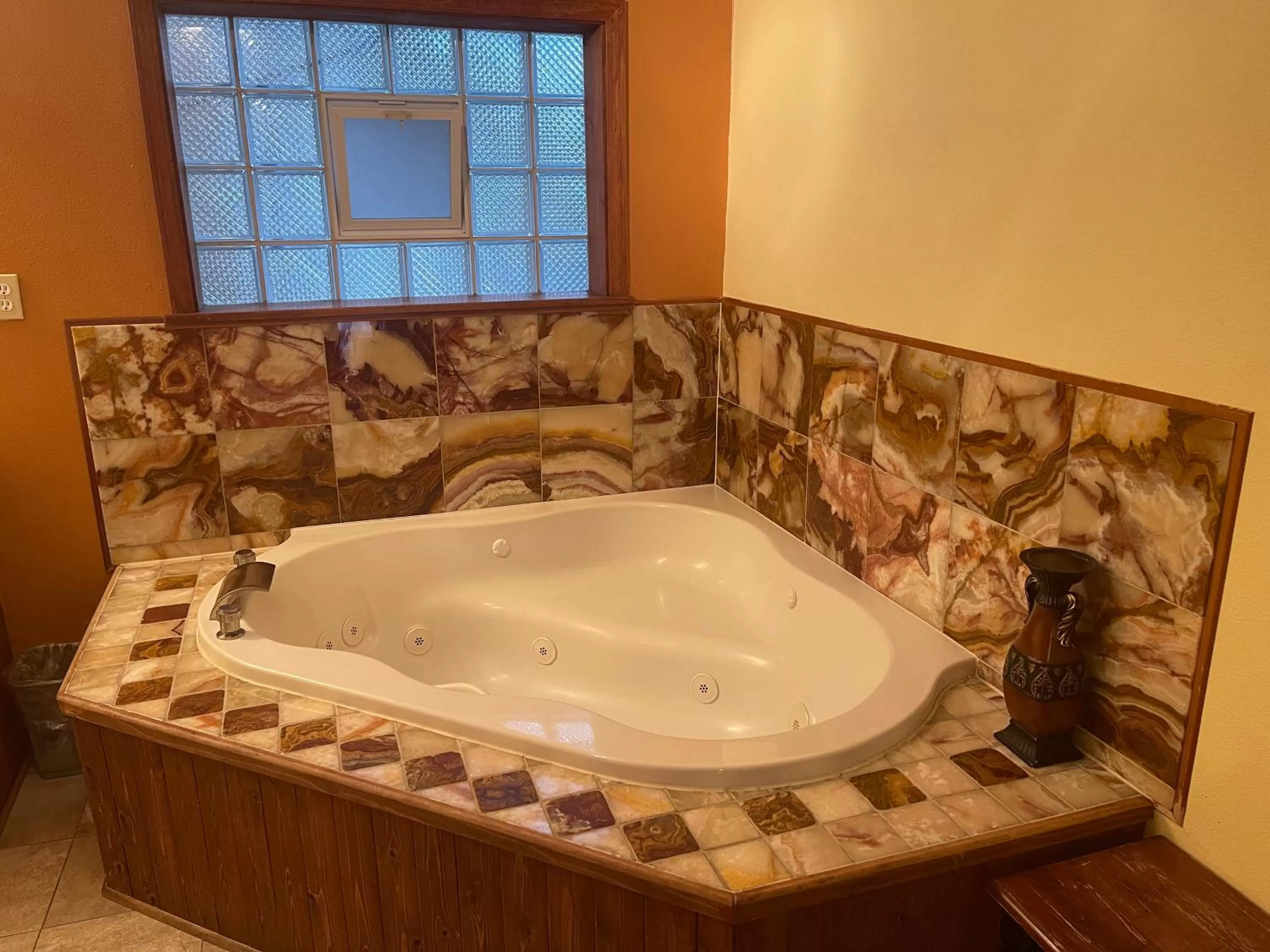 Bathroom in Pikes Peak Inn