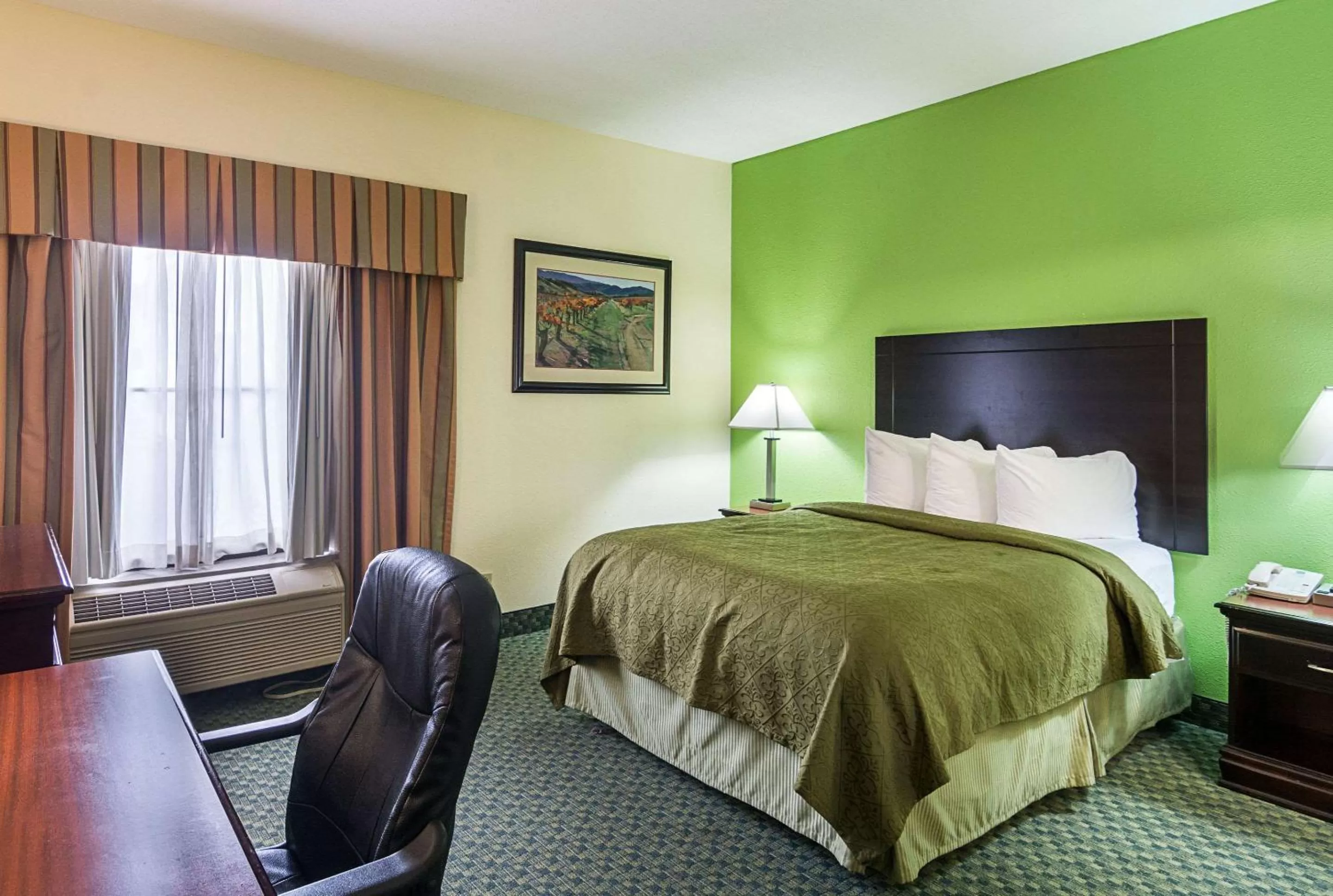Photo of the whole room, Bed in Quality Inn & Suites Harvey - Chicago Southland