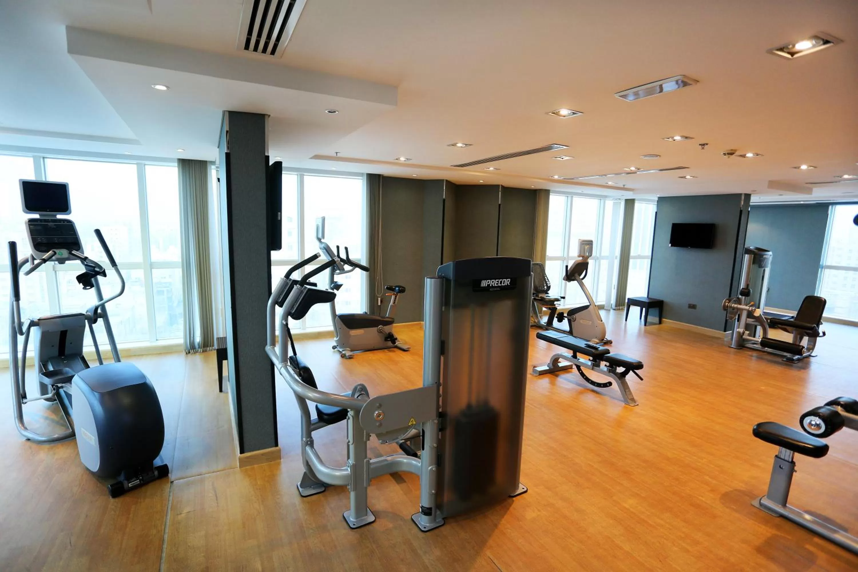 Fitness centre/facilities in Al Hamra Hotel