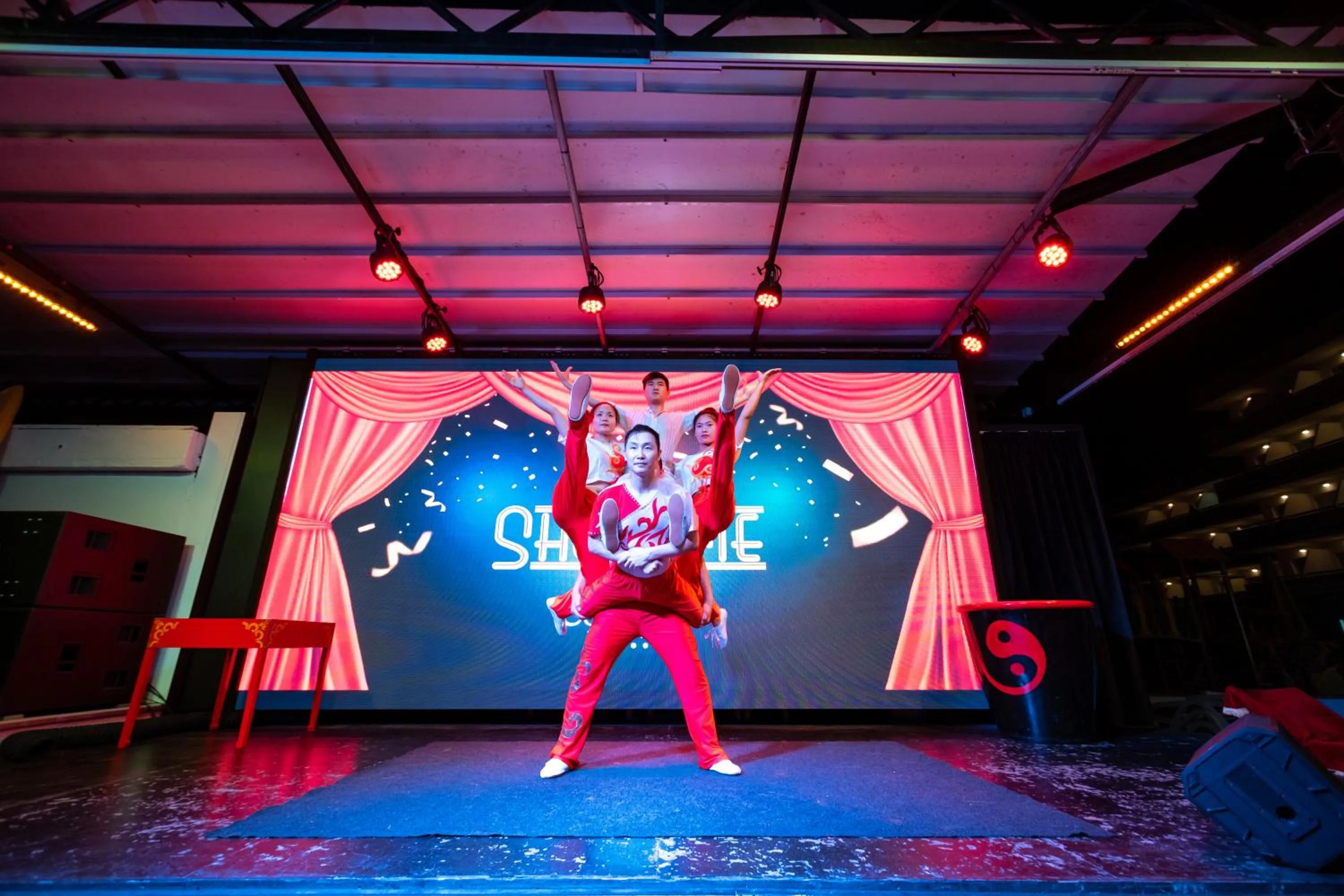 Evening entertainment in Hotel Condesa