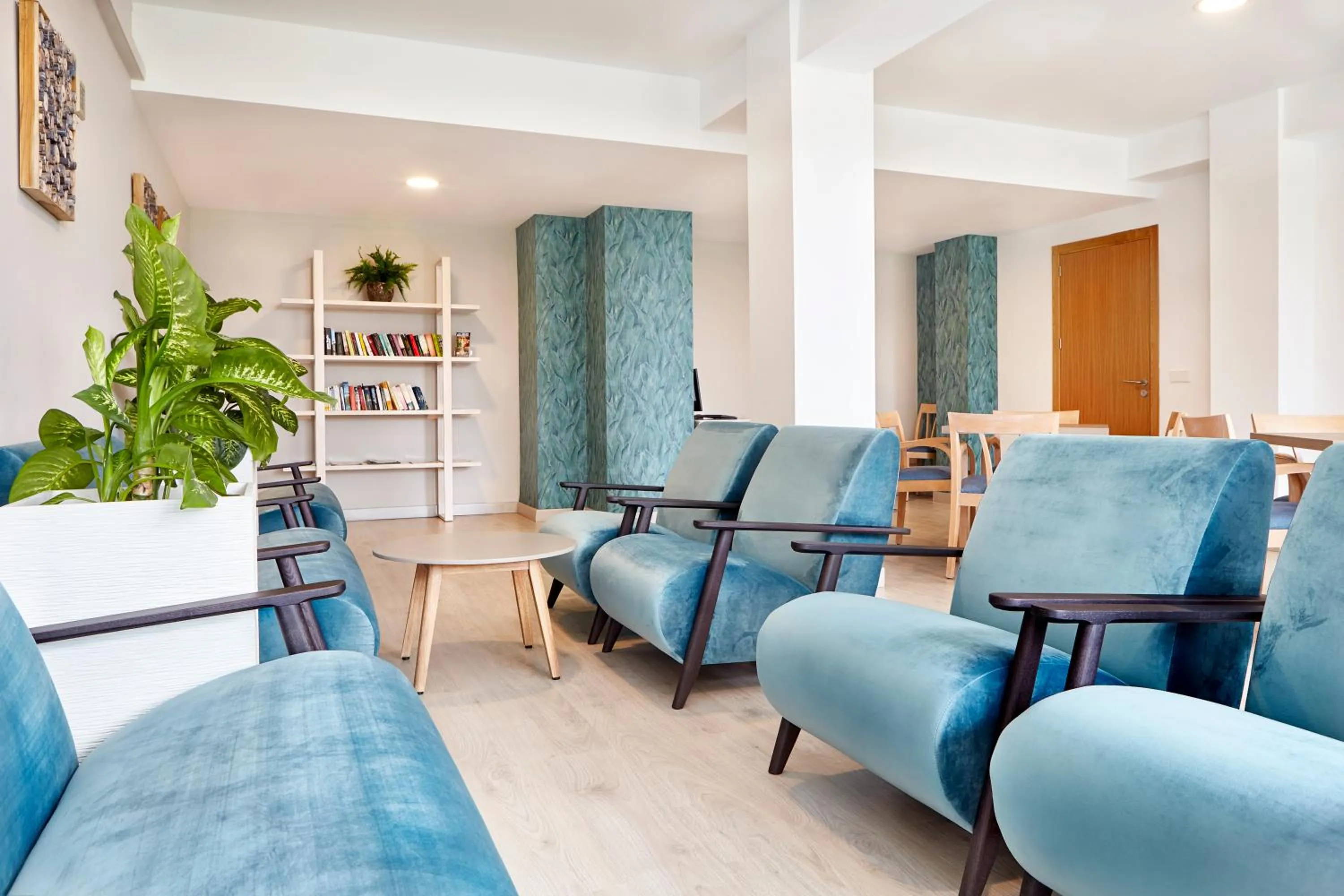 Communal lounge/ TV room in Universal Hotel Castell Royal