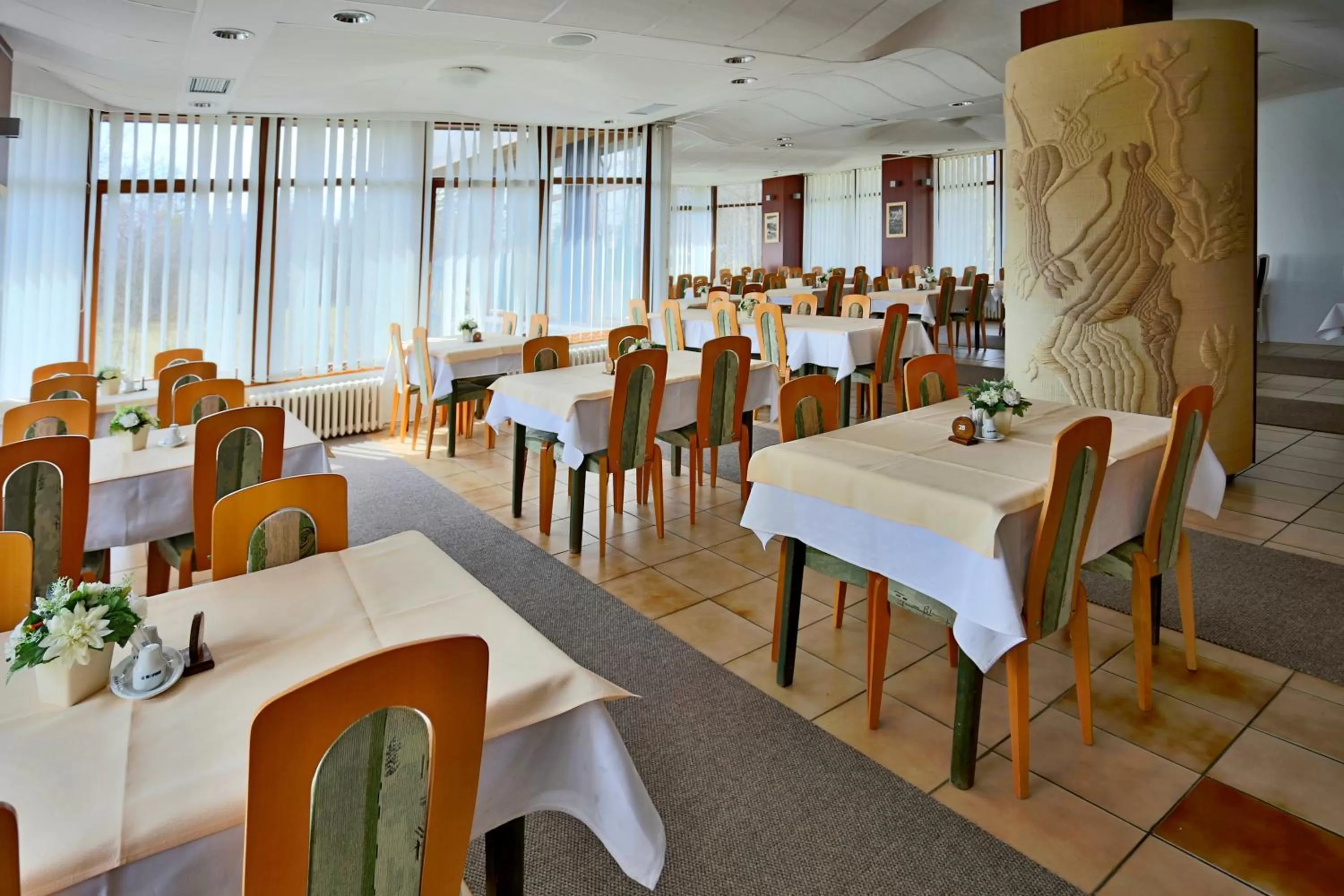 Restaurant/places to eat in Hotel SOREA TITRIS
