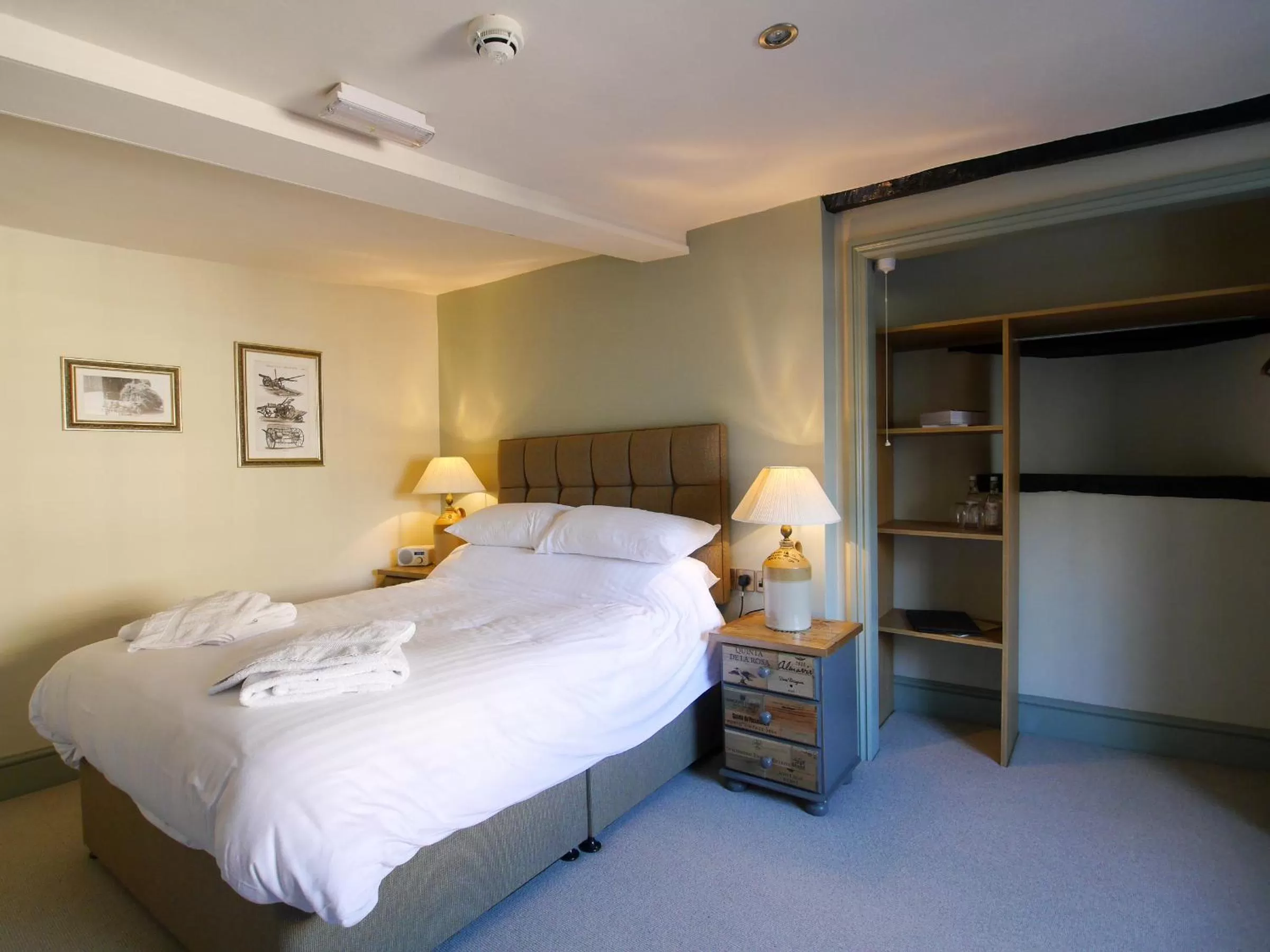 Bedroom, Bed in The Fox