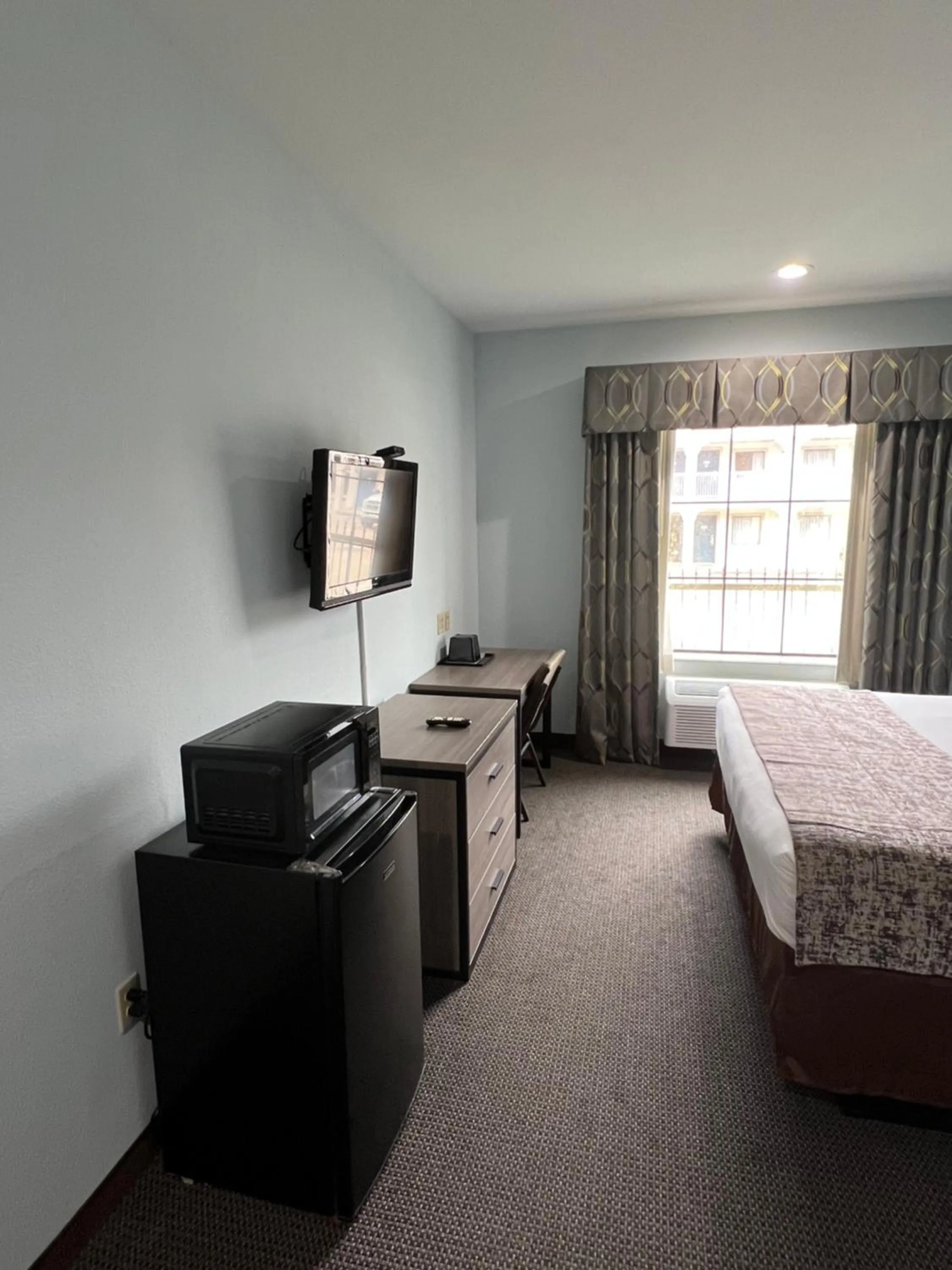 Bedroom, Bed in Americas Best Value Inn Sulphur