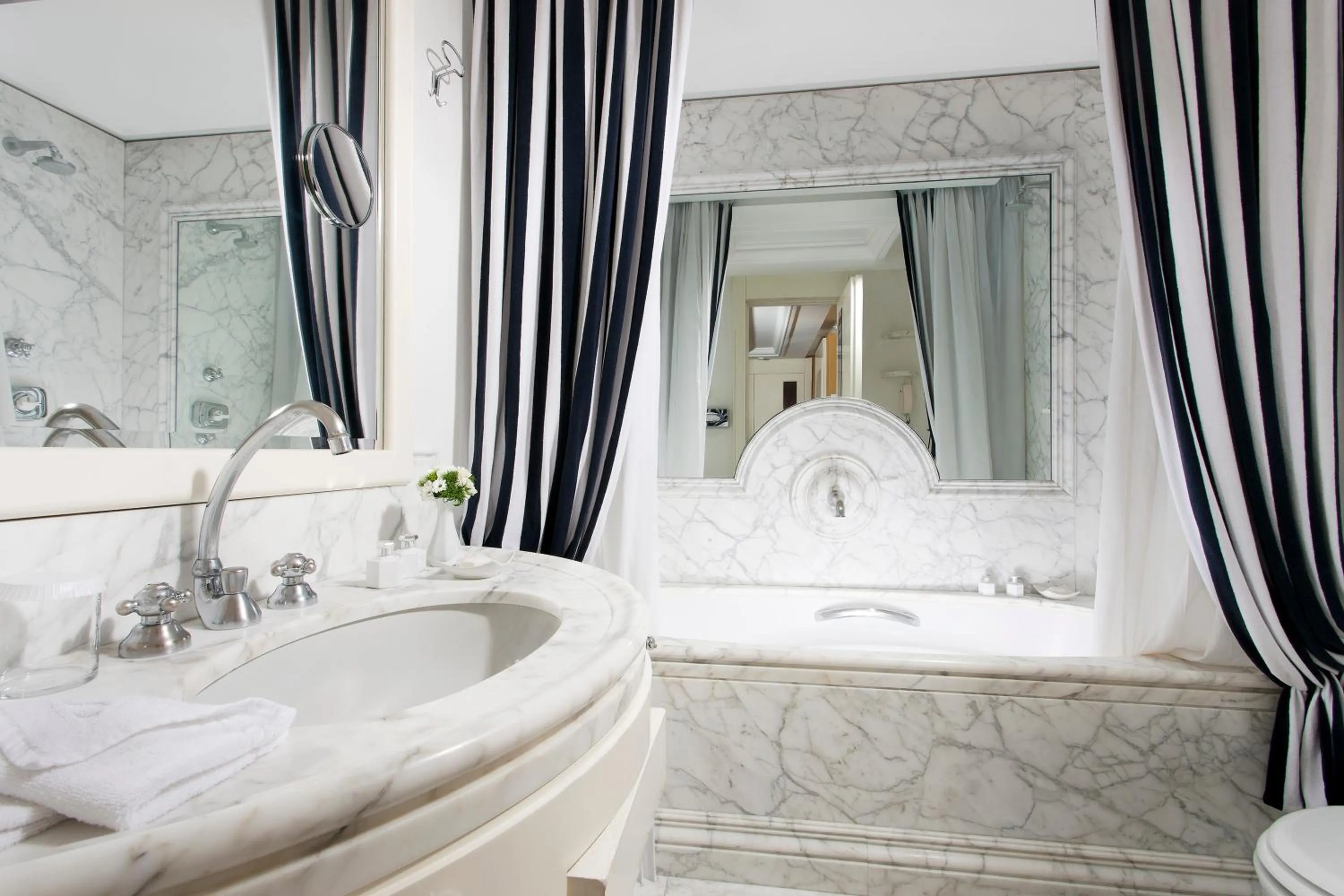 Bathroom in Hotel Lord Byron - Small Luxury Hotels of the World