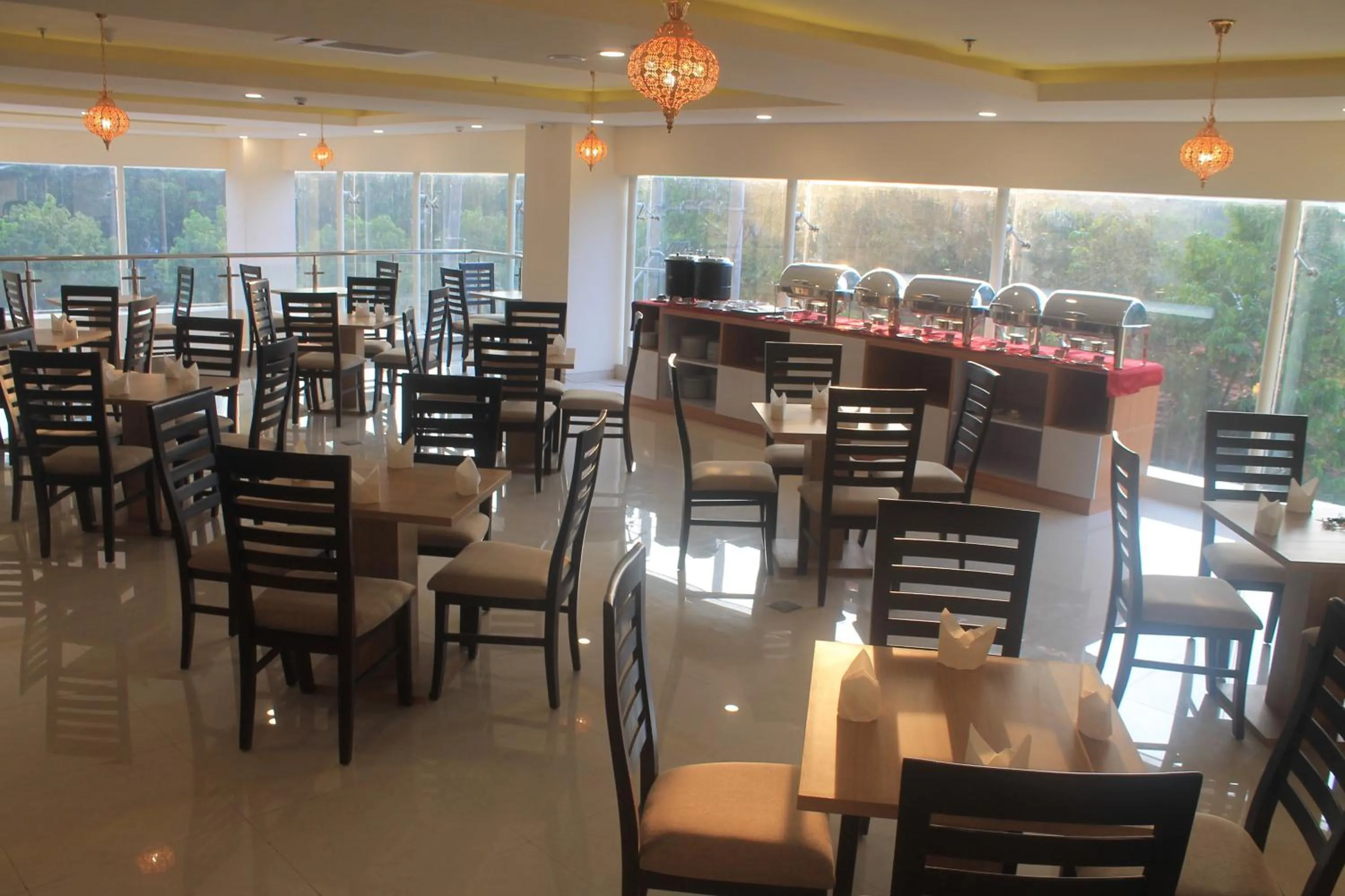 Restaurant/places to eat in Namira Syariah Hotel Surabaya