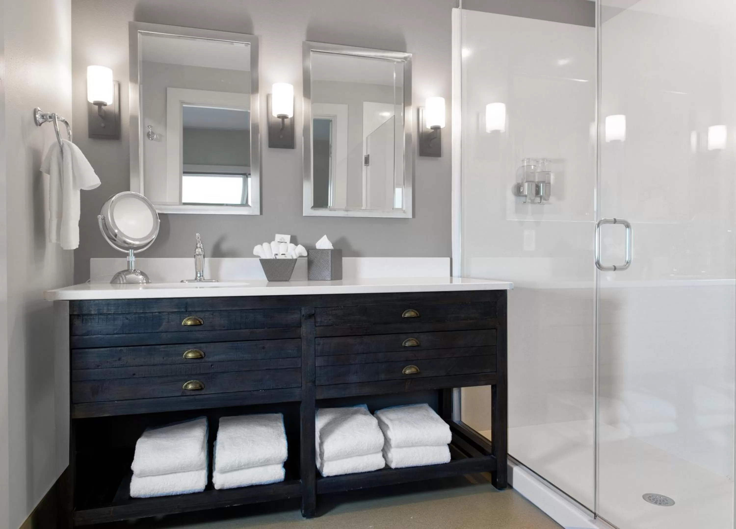 Shower, Bathroom in Inn at Lynden