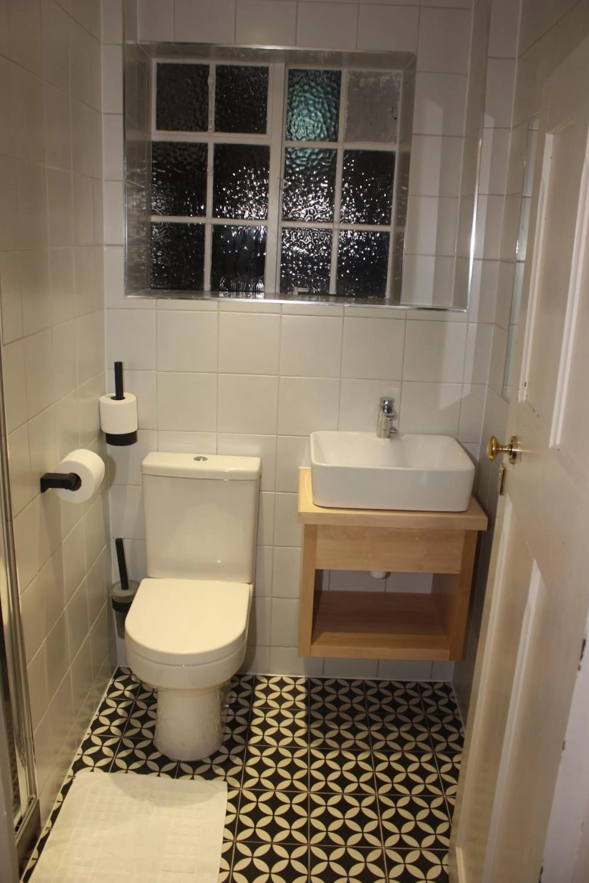 Toilet in The Castle Bar ROOM ONLY