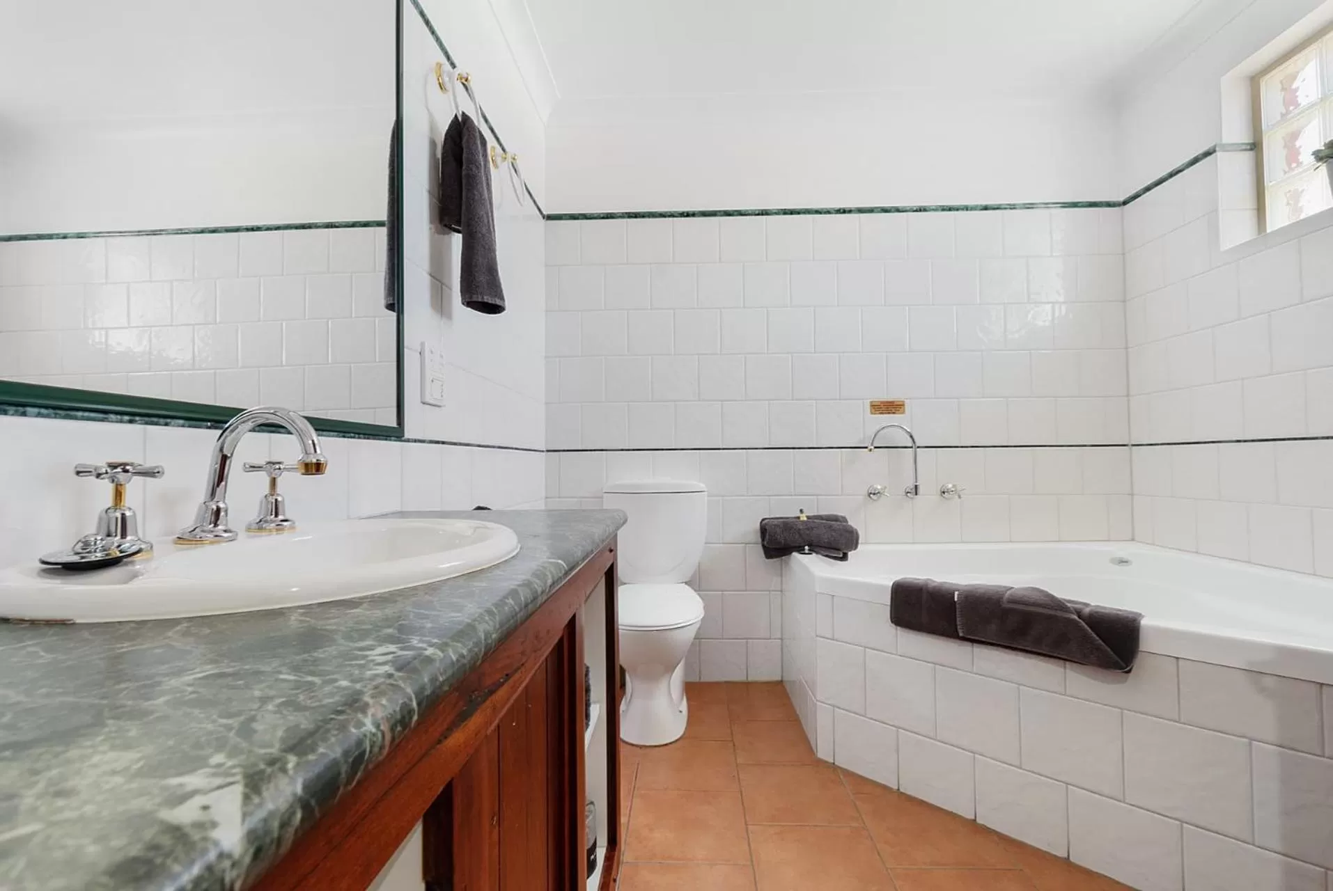 Bathroom in Georgian Motor Lodge