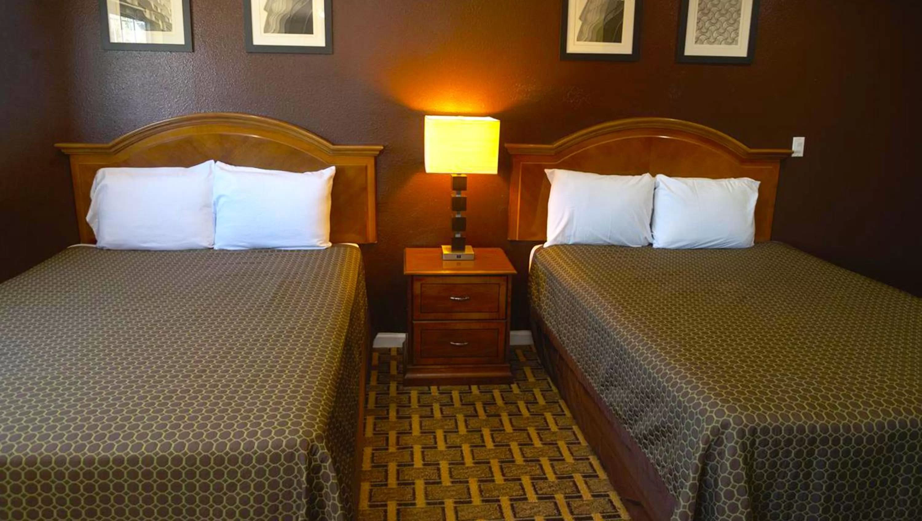 Bed in Kings Motel Inglewood