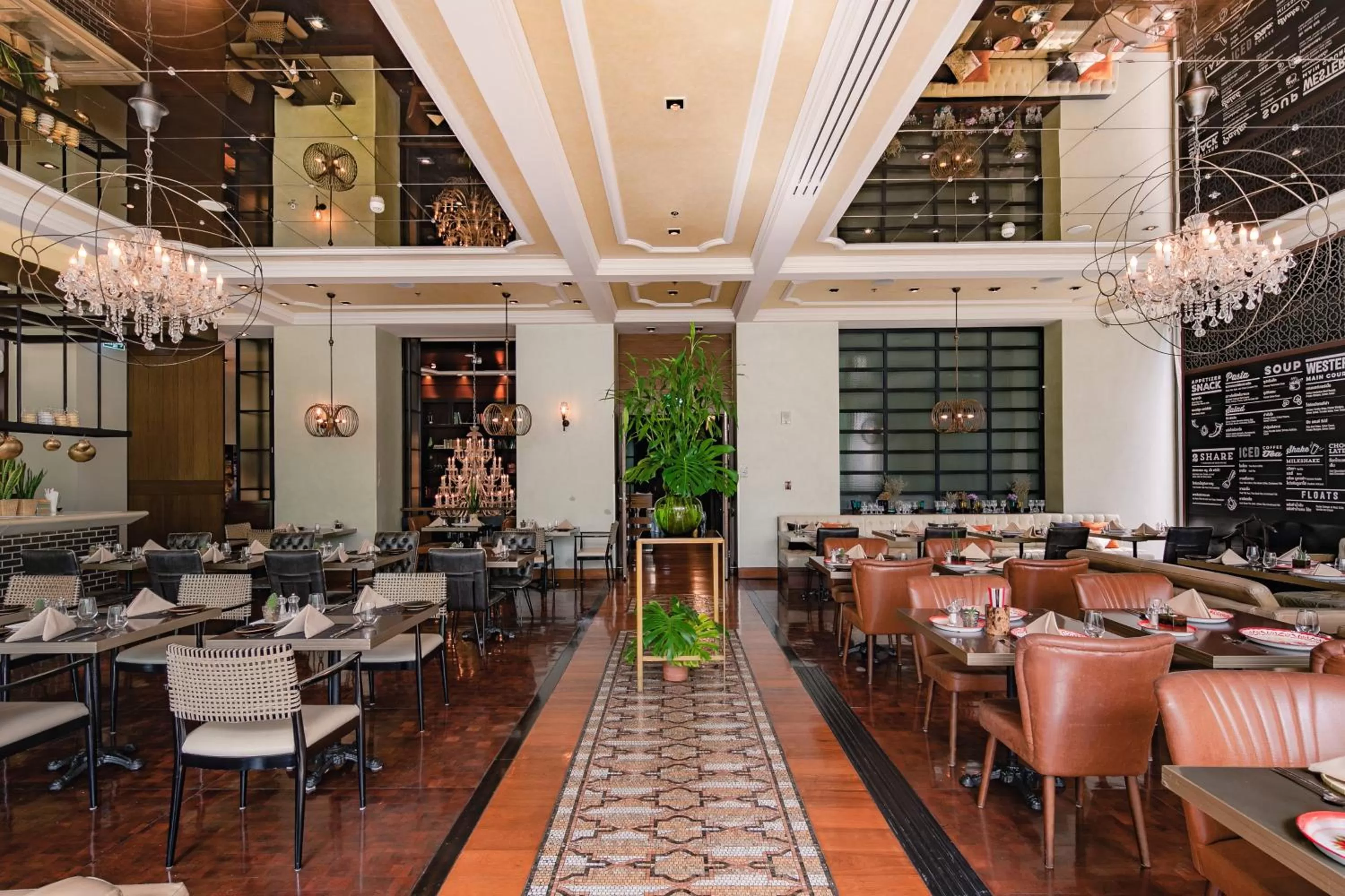 Restaurant/places to eat in Hotel Indigo Bangkok Wireless Road by IHG