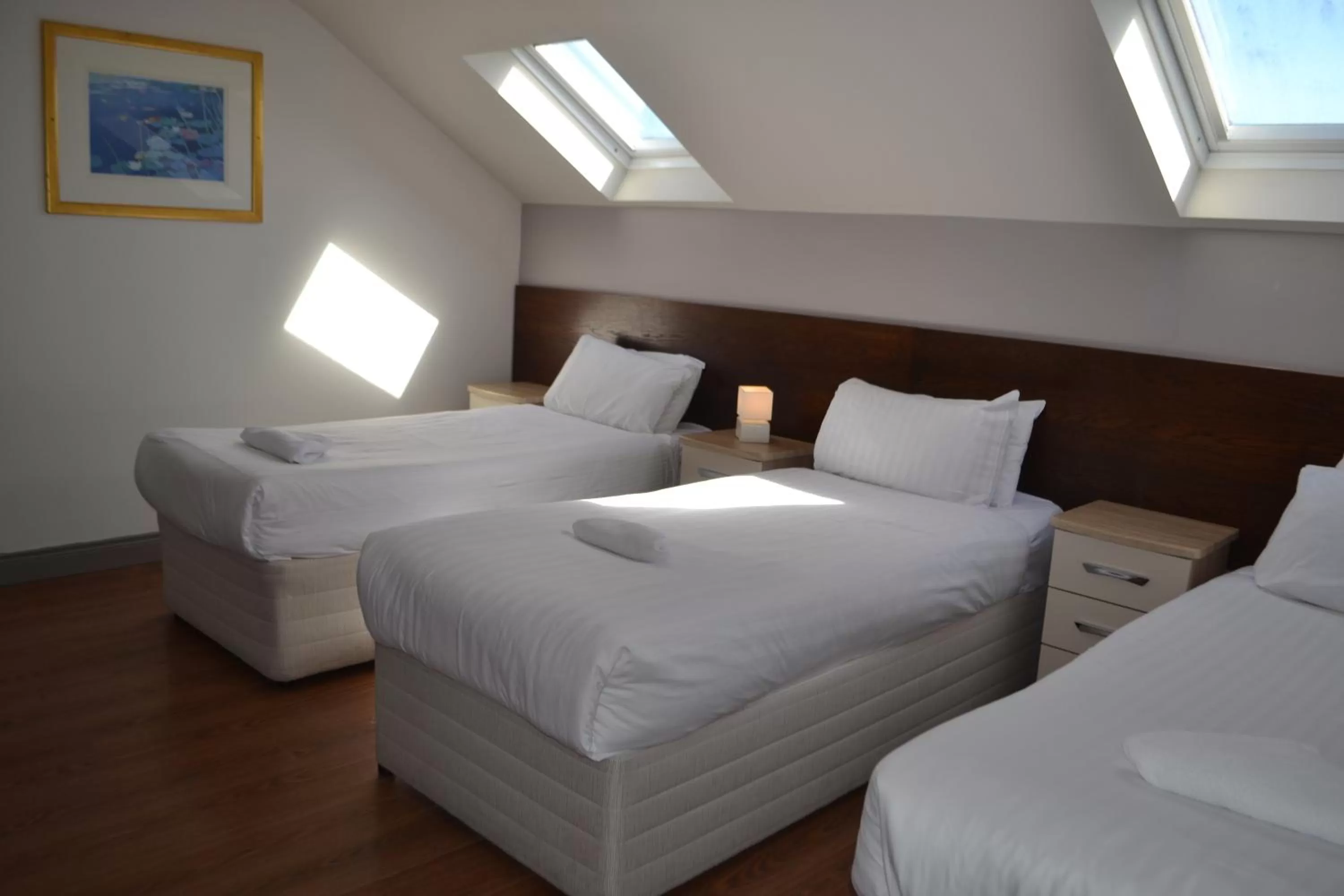 Photo of the whole room, Bed in Walsh's Hotel and Apartments