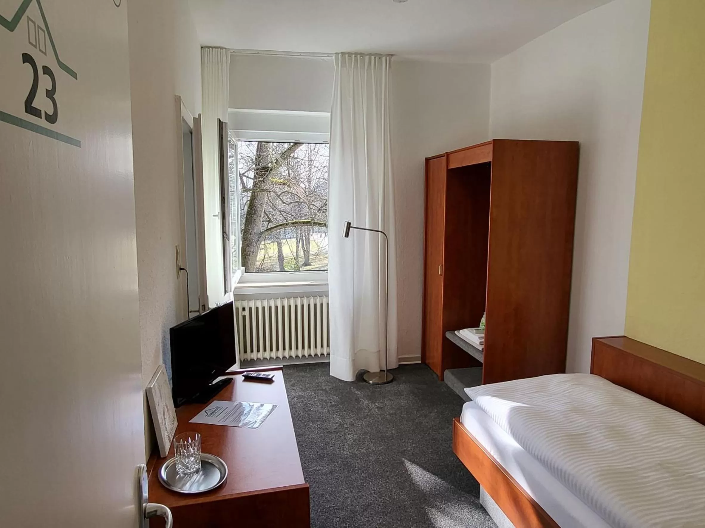 Photo of the whole room, Bed in Parkhotel Am Schwanenteich