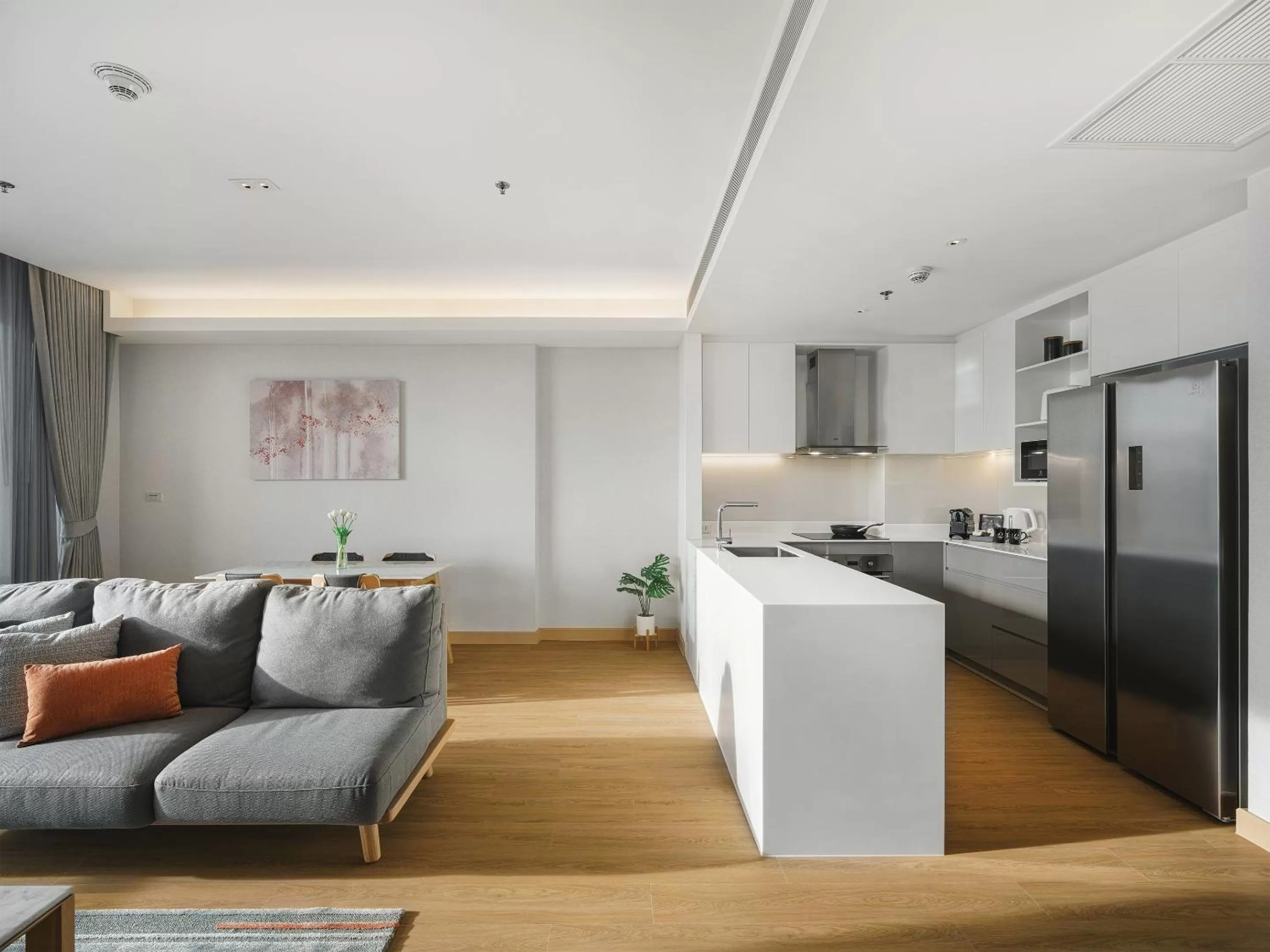 Kitchen or kitchenette in Oakwood Suites Bangkok