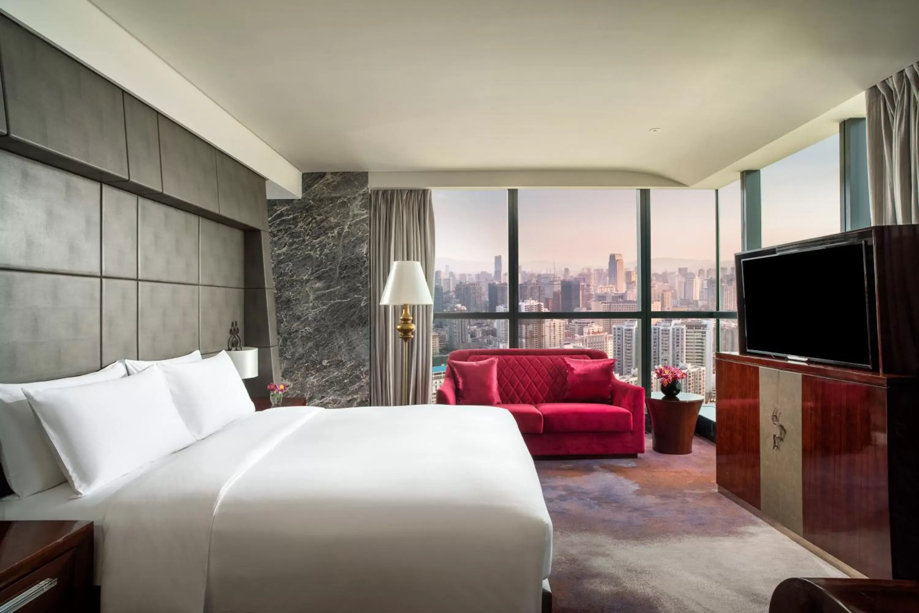 Luxury King Room with City View in Sofitel Kunming Luxury King Room with City View in Sofitel Kunming