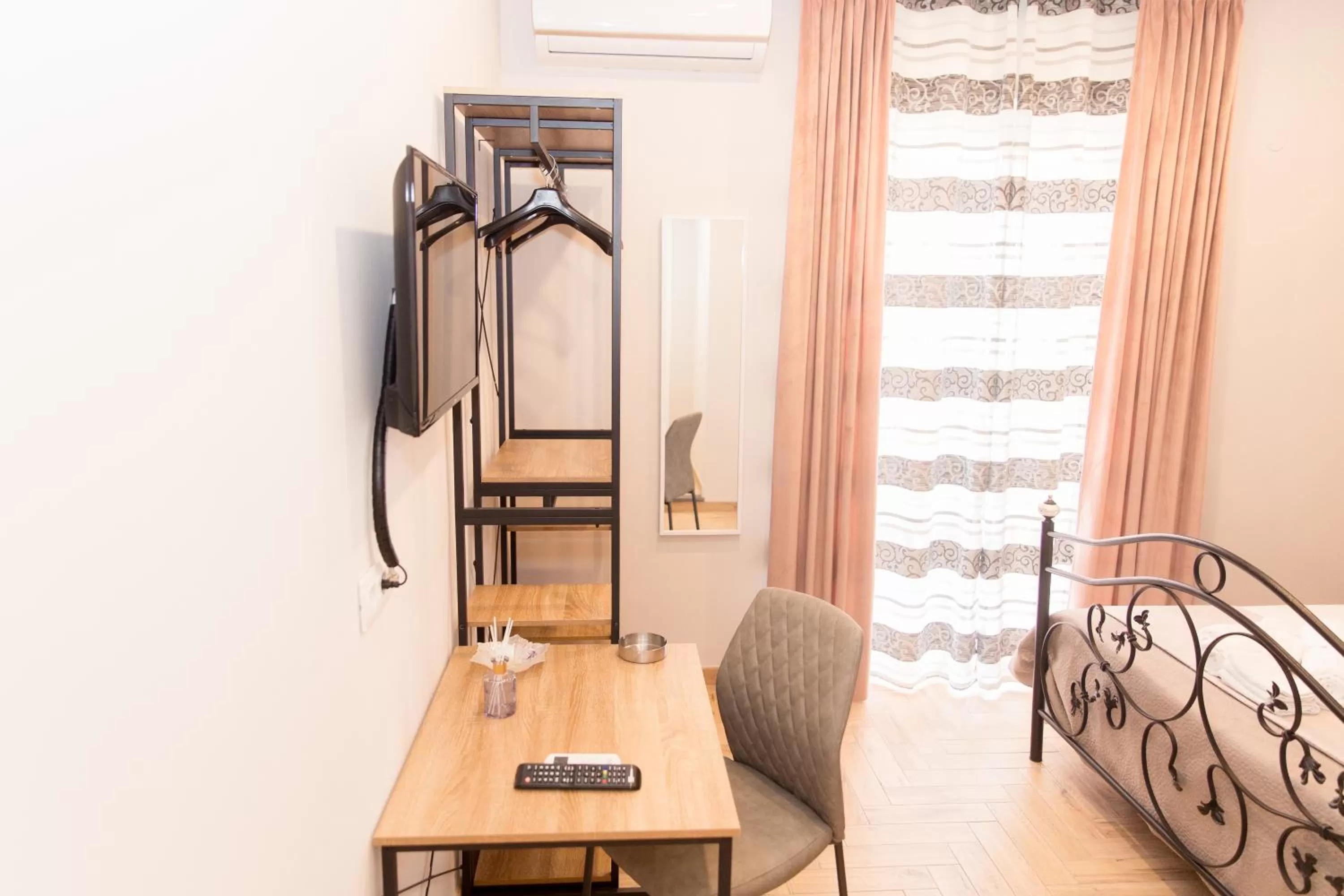 Photo of the whole room, TV/Entertainment Center in B&B Civicocento