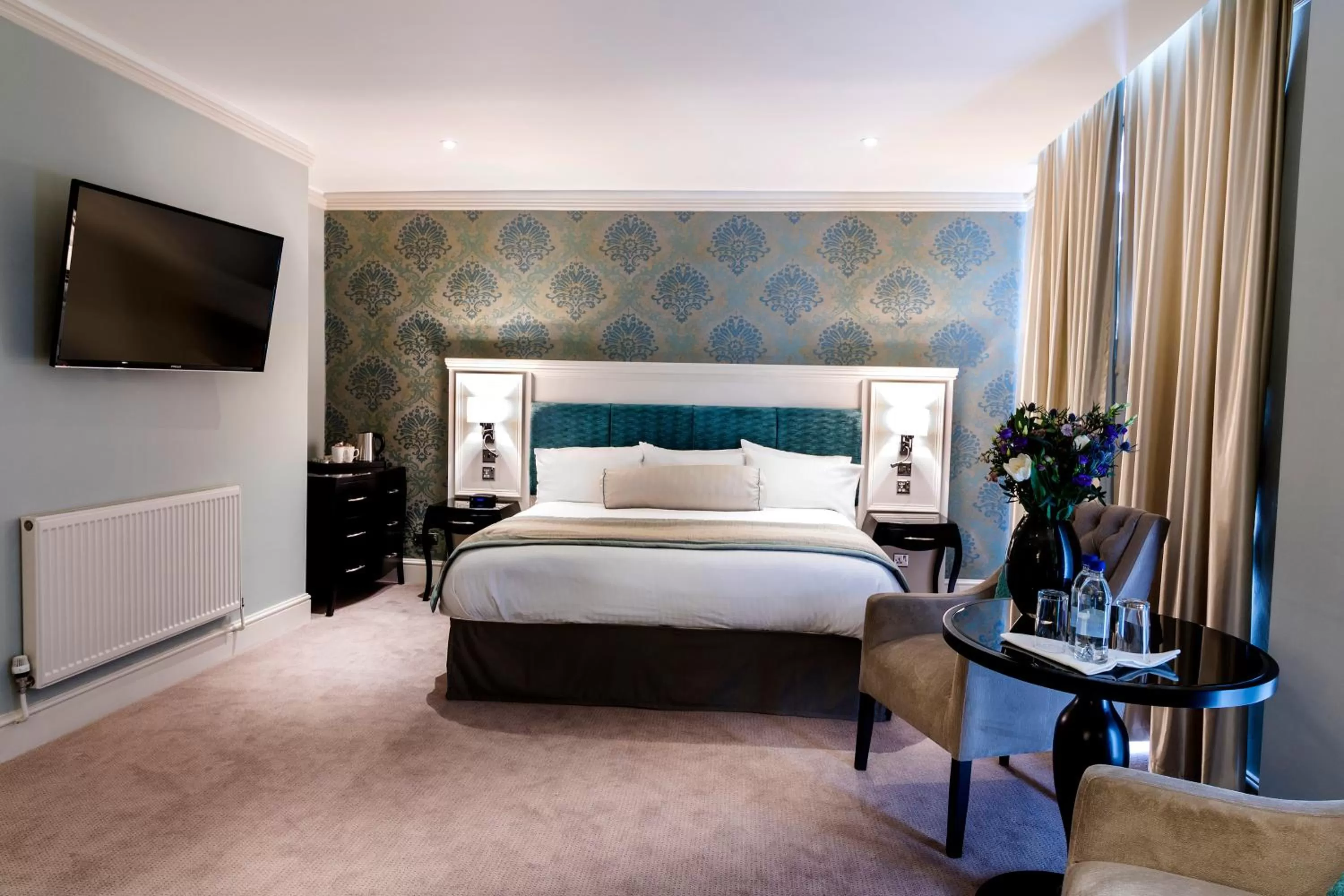 Bedroom, Bed in The Swan Hotel, Wells, Somerset - The Coaching Inn Group