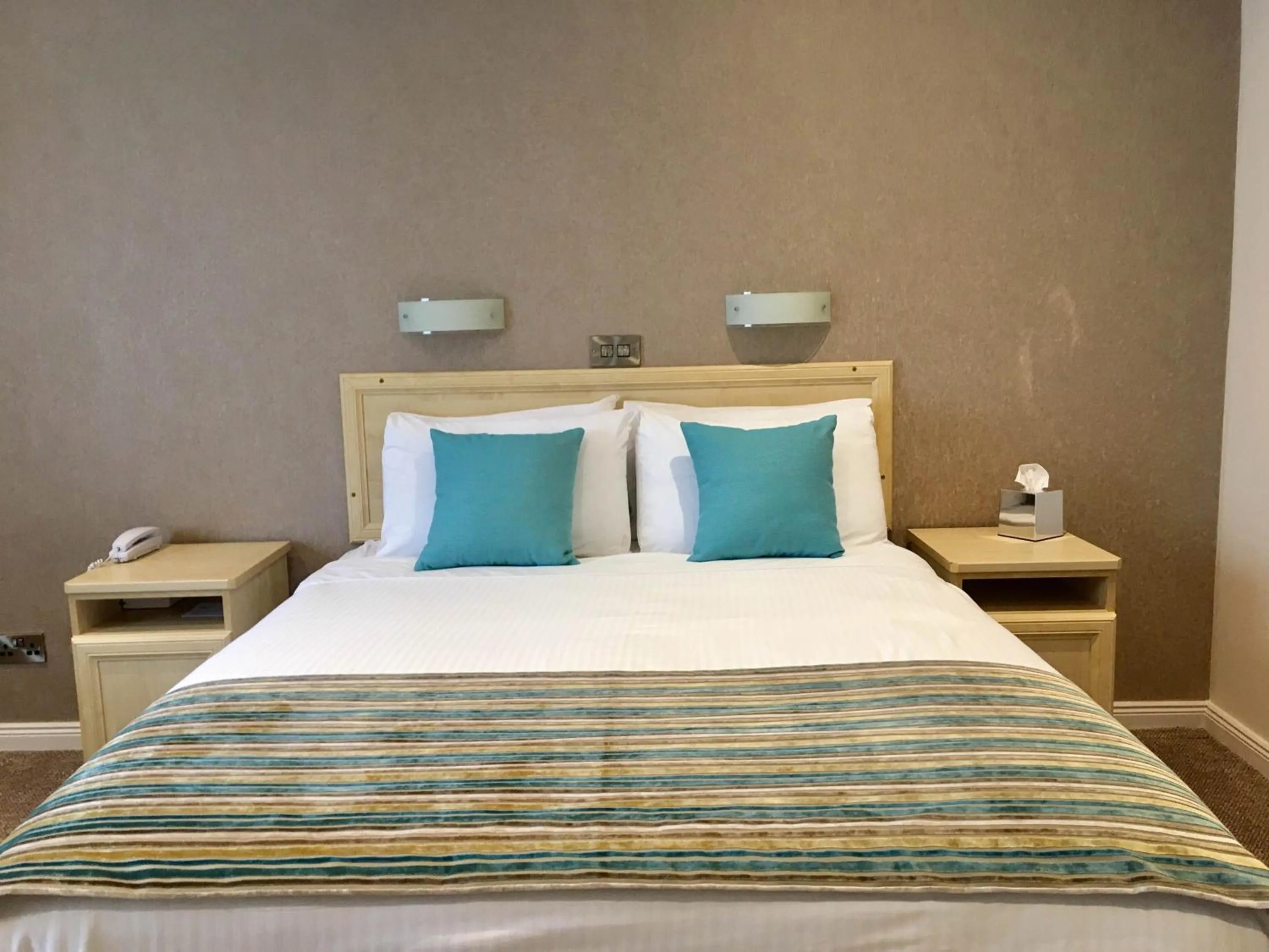 Bedroom, Bed in The Lodge Hotel