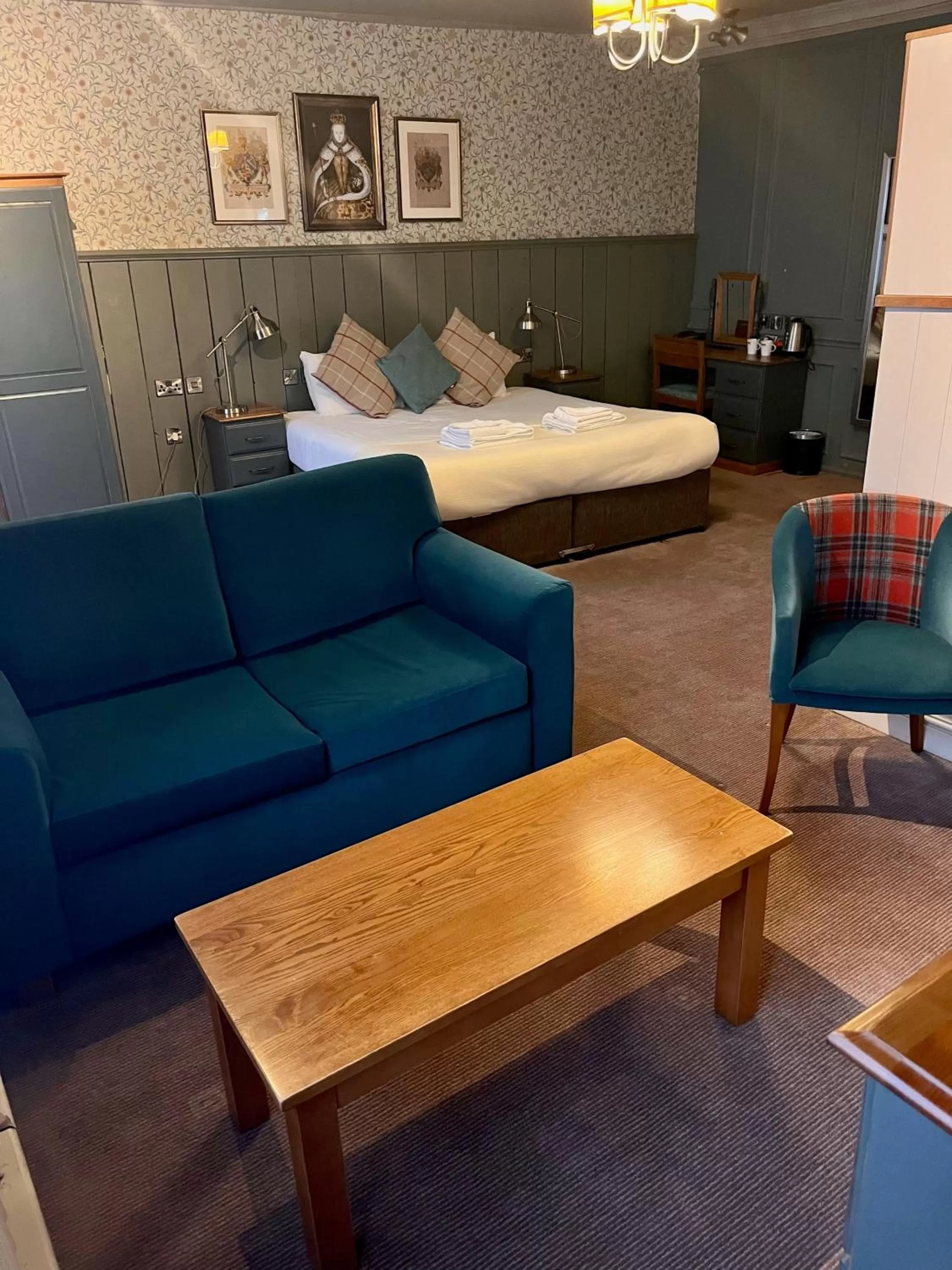 Bed in The Ostrich Inn Colnbrook London Heathrow