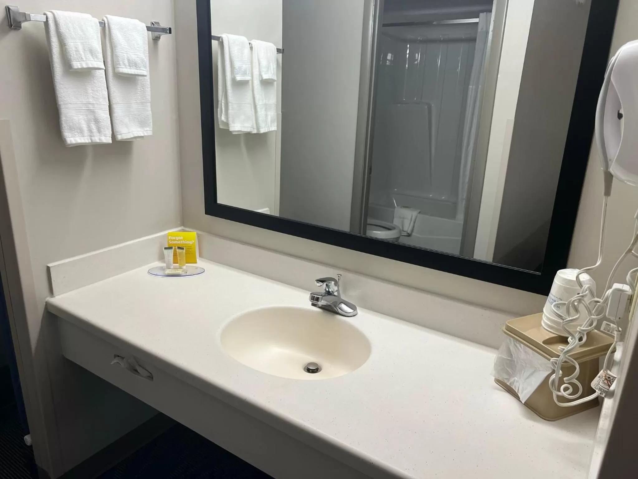 Bathroom in Days Inn by Wyndham Valdosta I-75