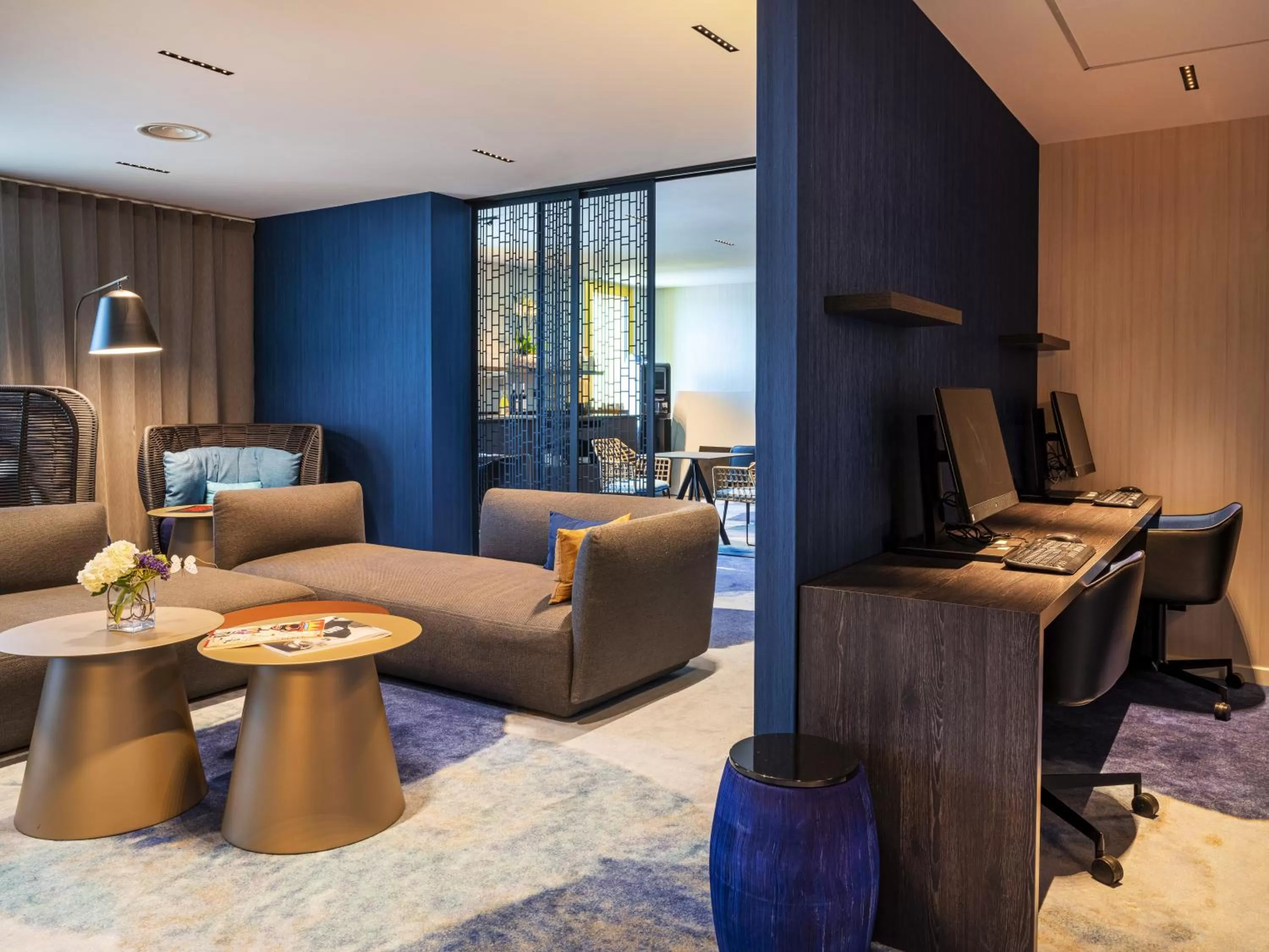 Seating area in Crowne Plaza - Nice - Grand Arenas by IHG