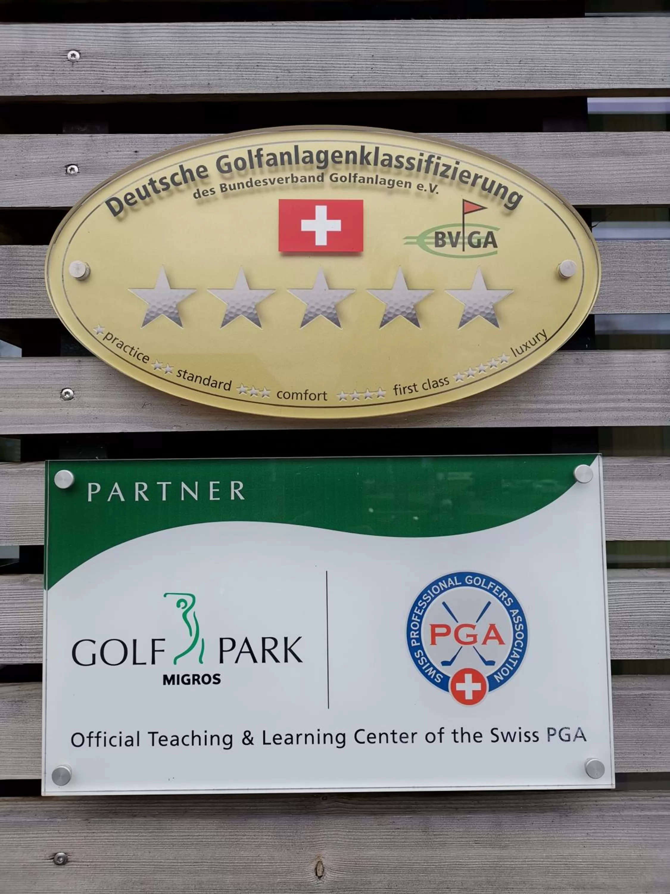 Golfcourse in Boutique Hotel BS16 before Bern City Parking gratis