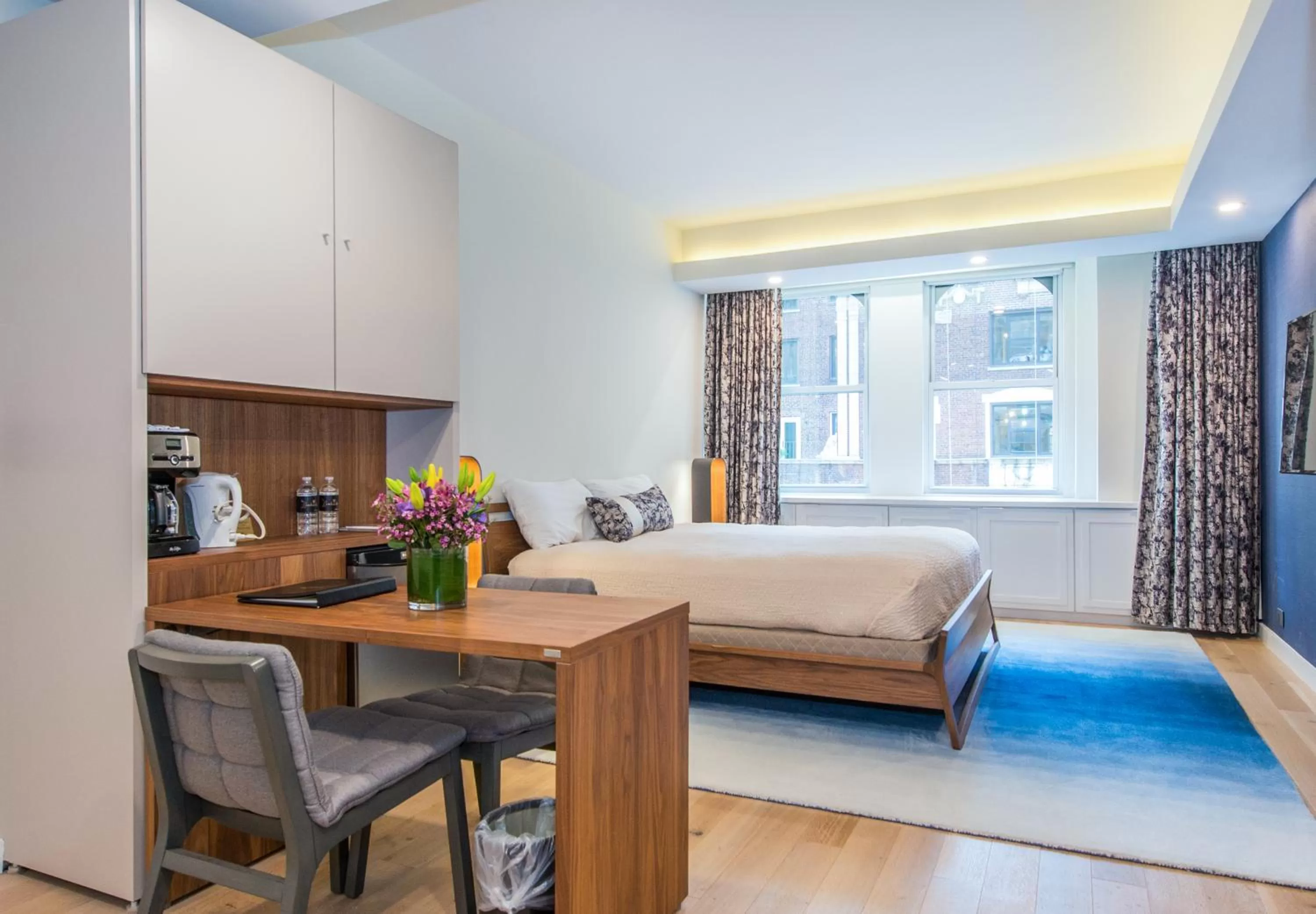 Bedroom, Bed in Lombardy Hotel