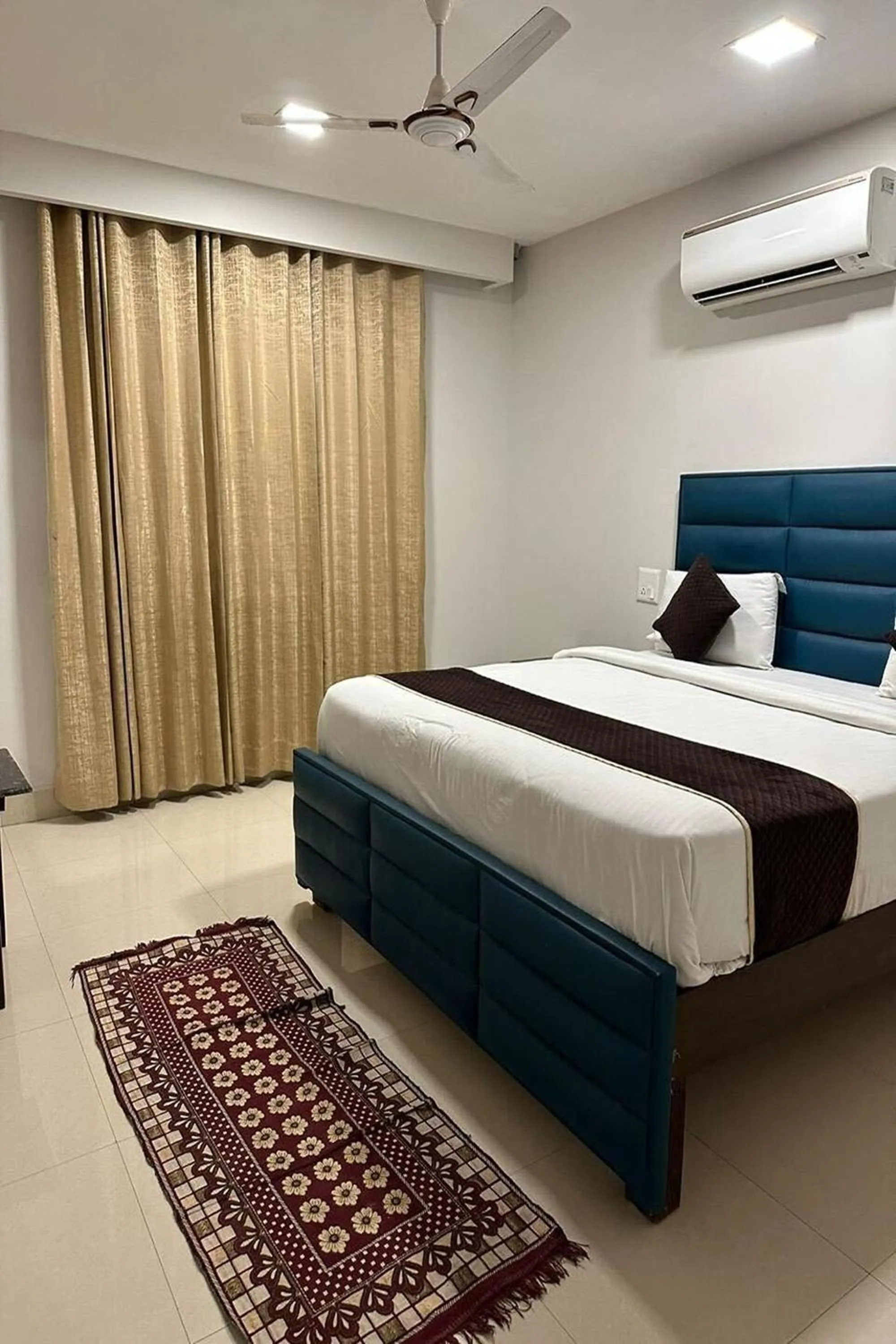 Bed in Hotel Amenda International