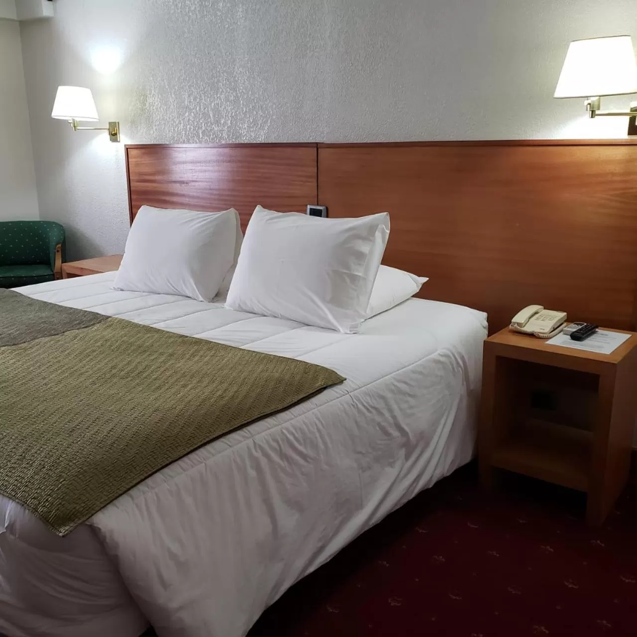 Bed in Hotel Gavina Express