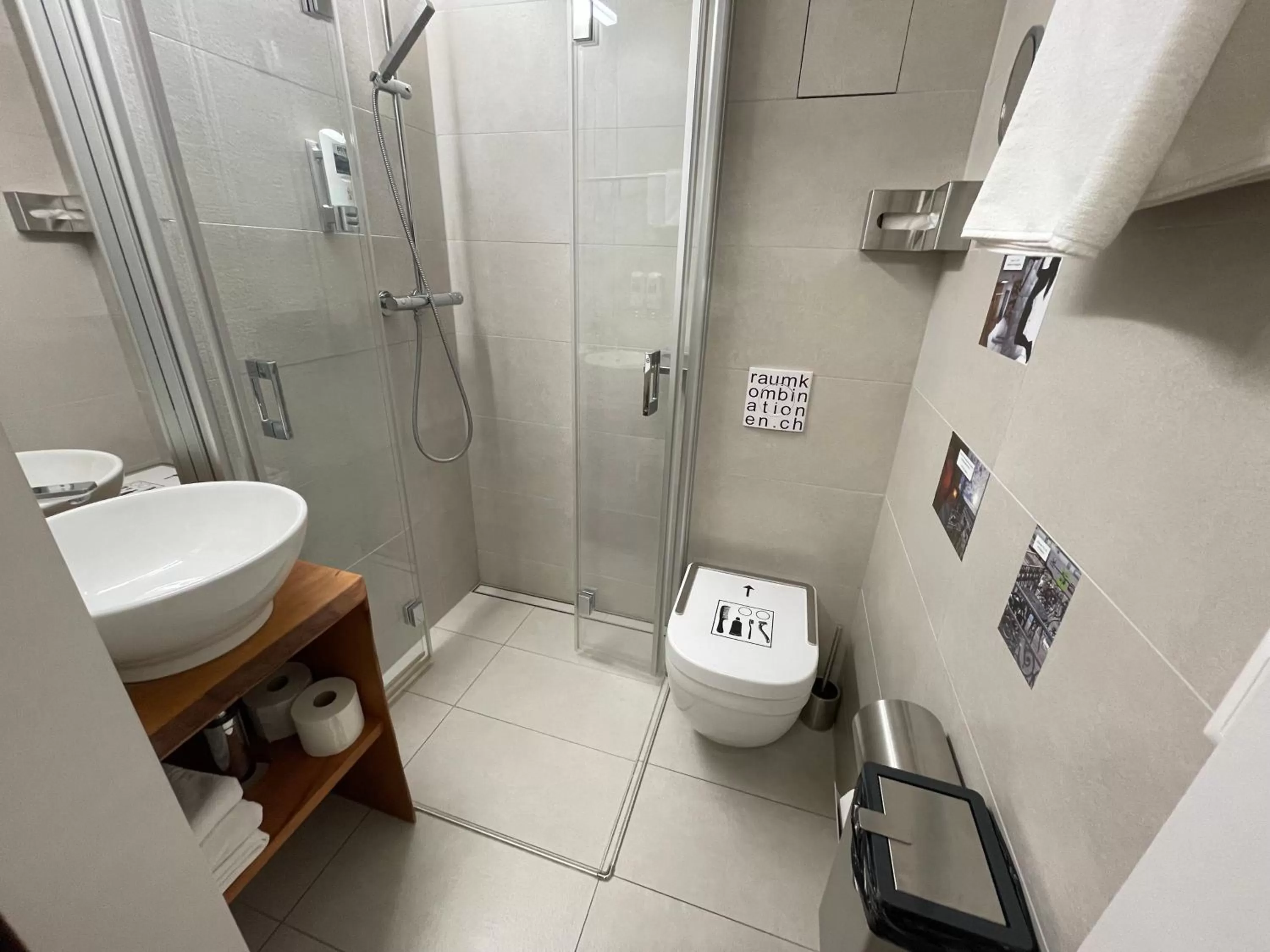 Shower in Boutique Hotel BS16 before Bern City Parking gratis