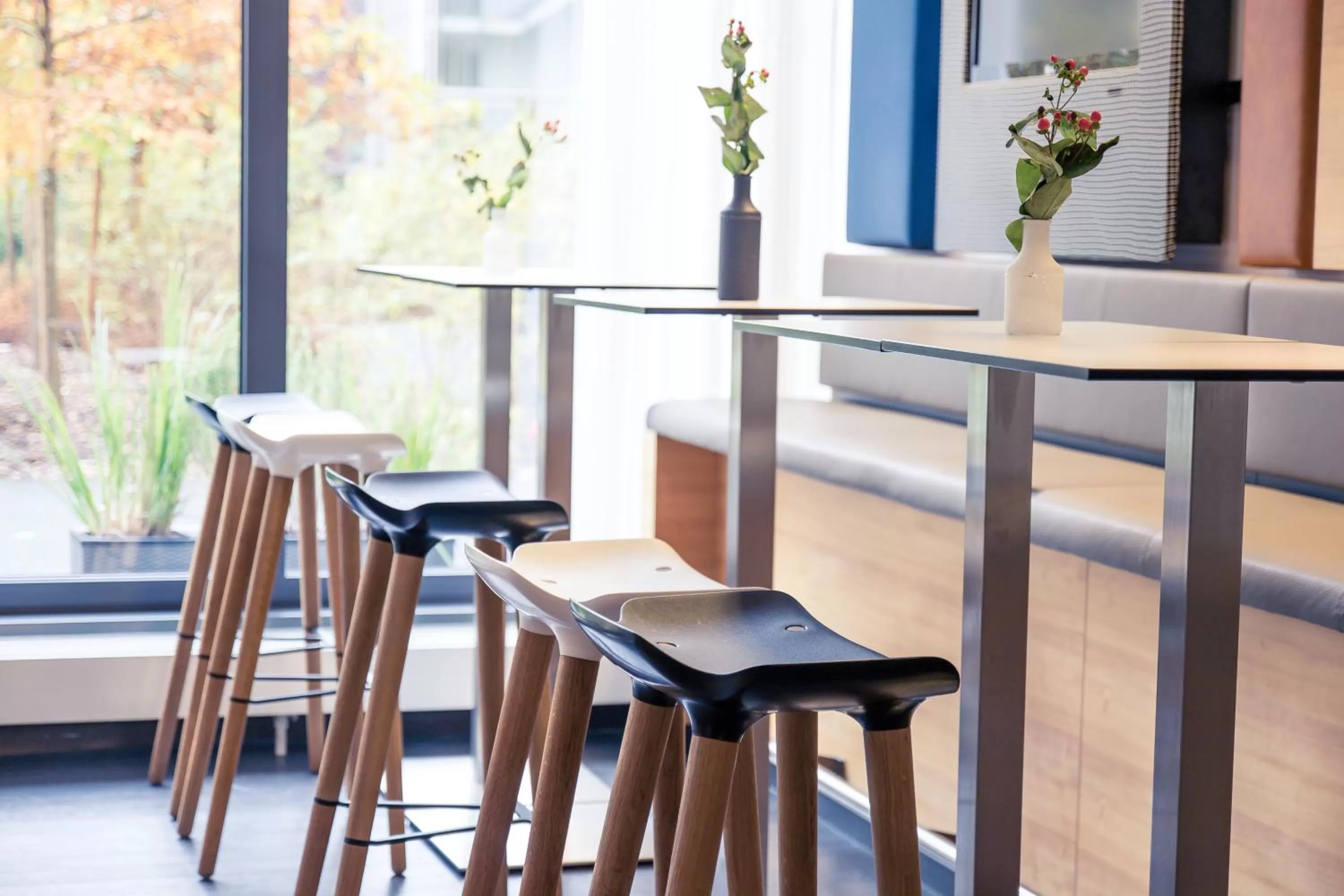 Lounge or bar in Lindner Hotel Frankfurt Sportpark, part of JdV by Hyatt