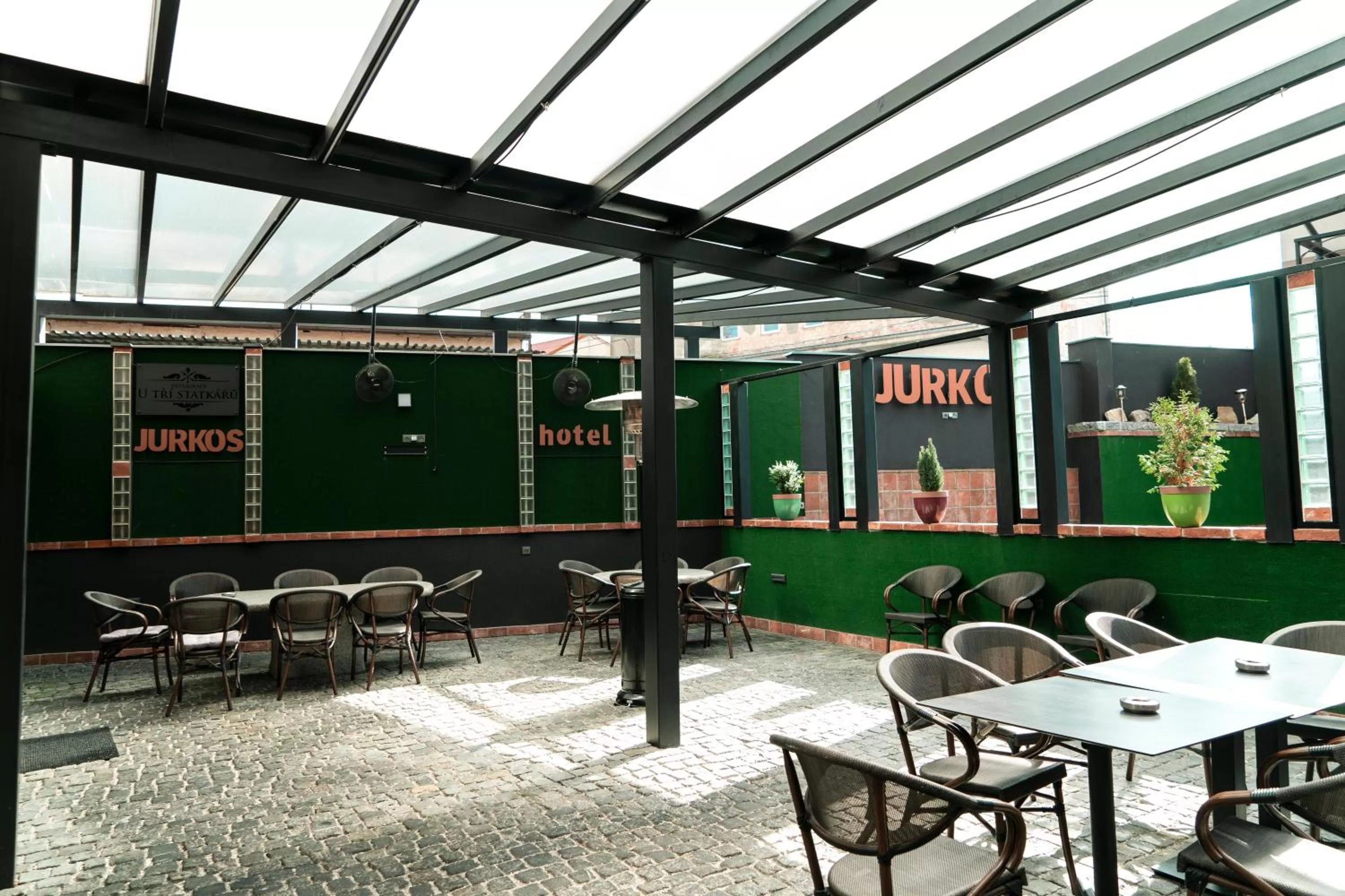 Restaurant/places to eat in Hotel JURKOS