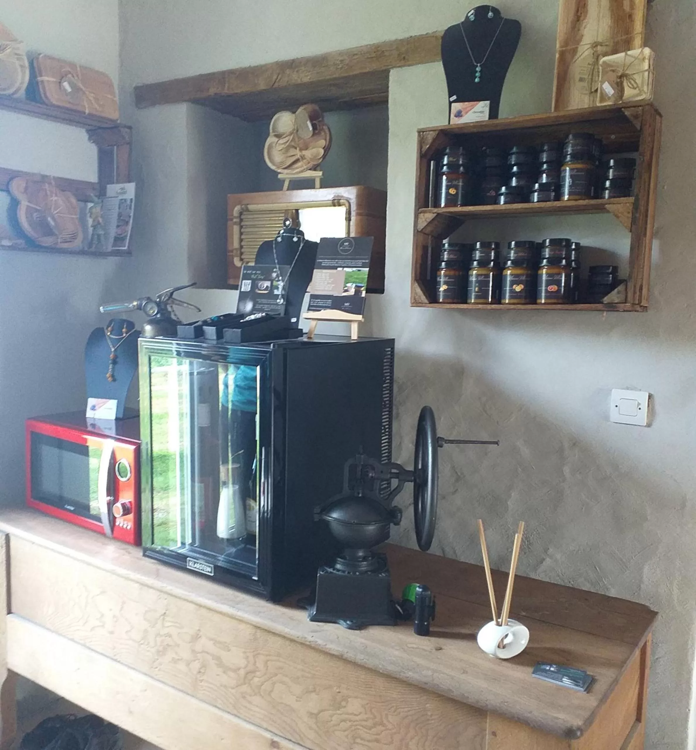 Dining area in La BerryCurienne proche du Zoo de Beauval Saint-Aignan avec SDB, WC ET SPA PRIVATIF pour chaque chambre